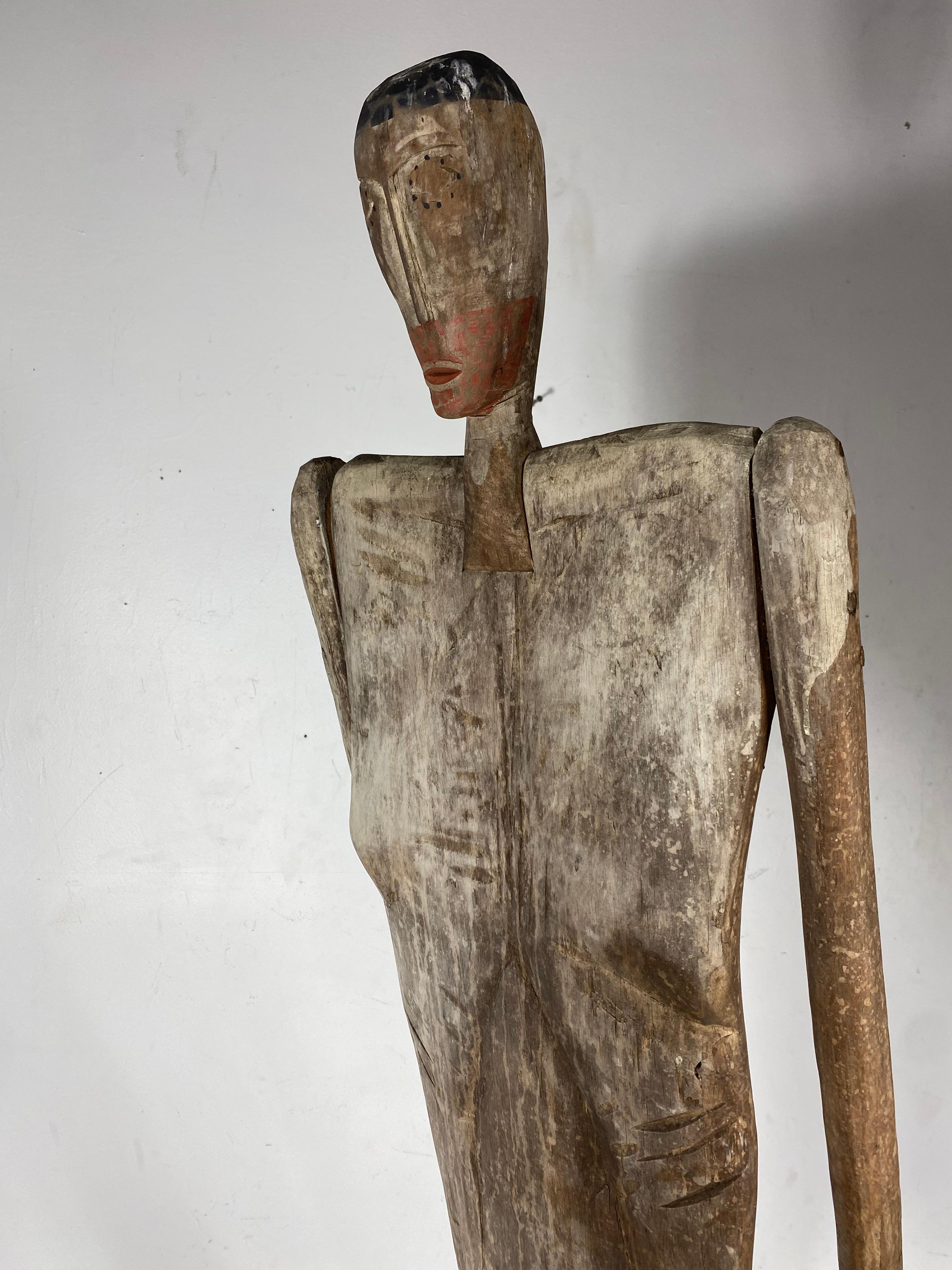 Escultura figurativa monumental de 80