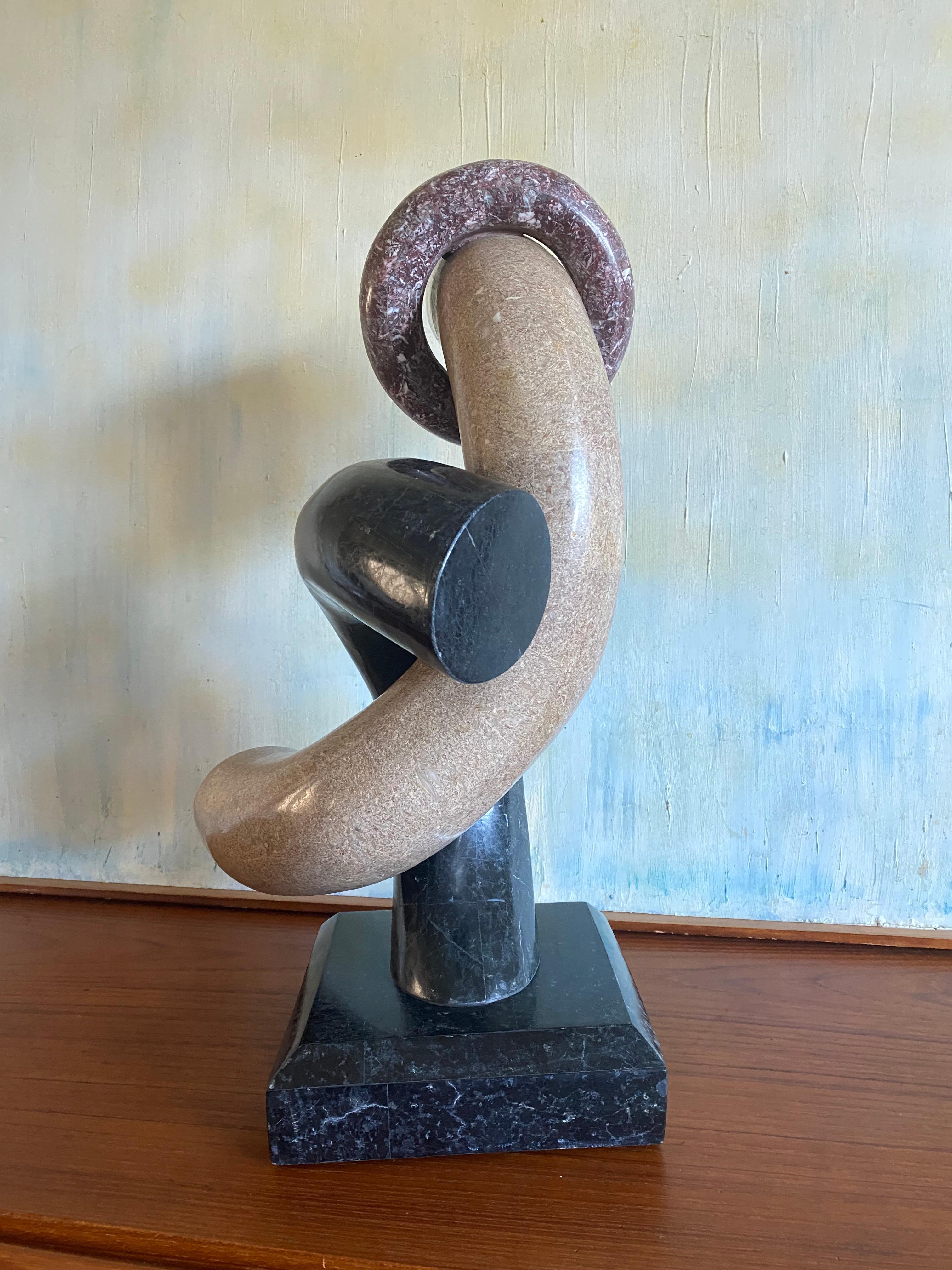 Scultura monumentale astratta in marmo in vendita 2