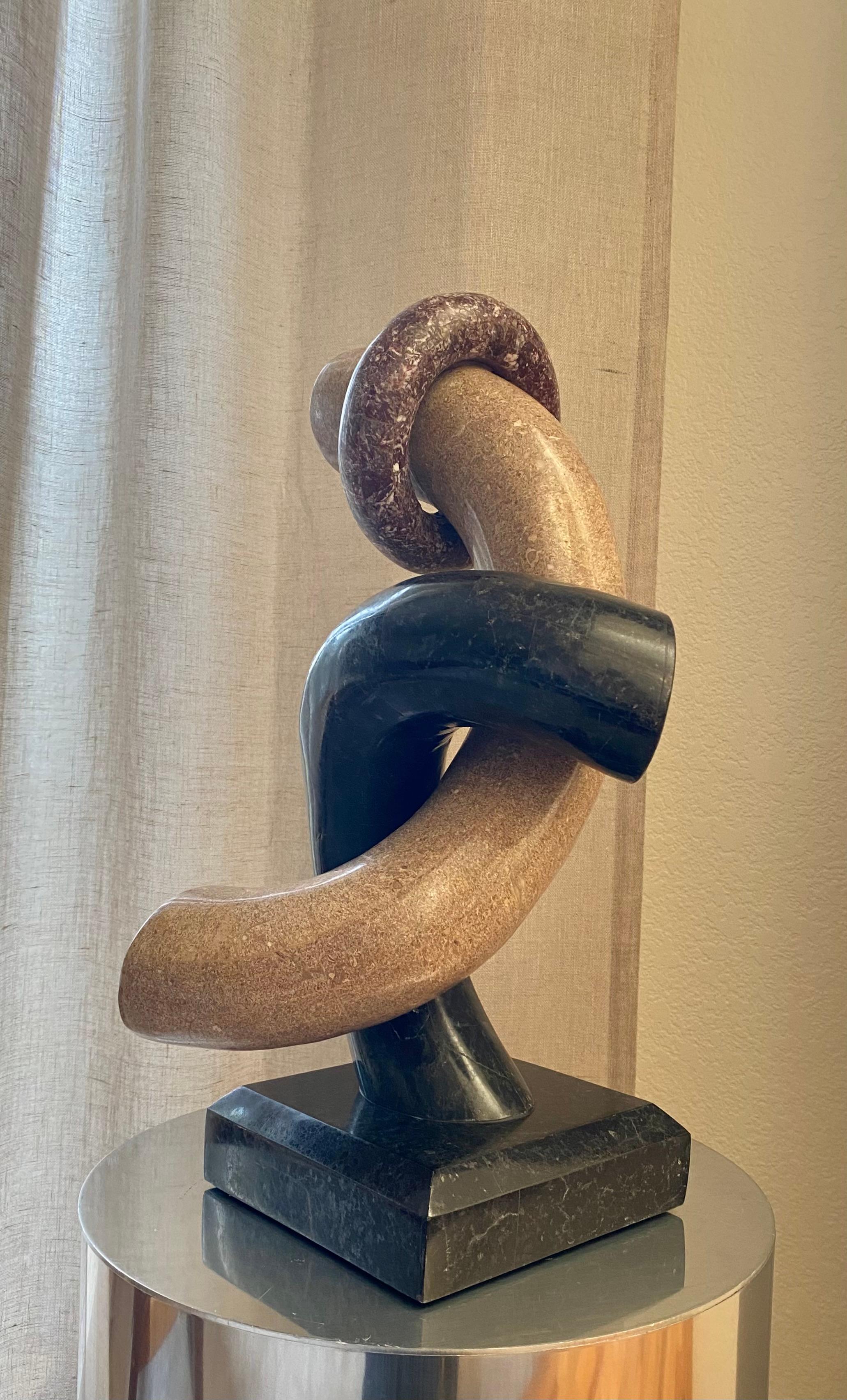 Fatto a mano Scultura monumentale astratta in marmo in vendita