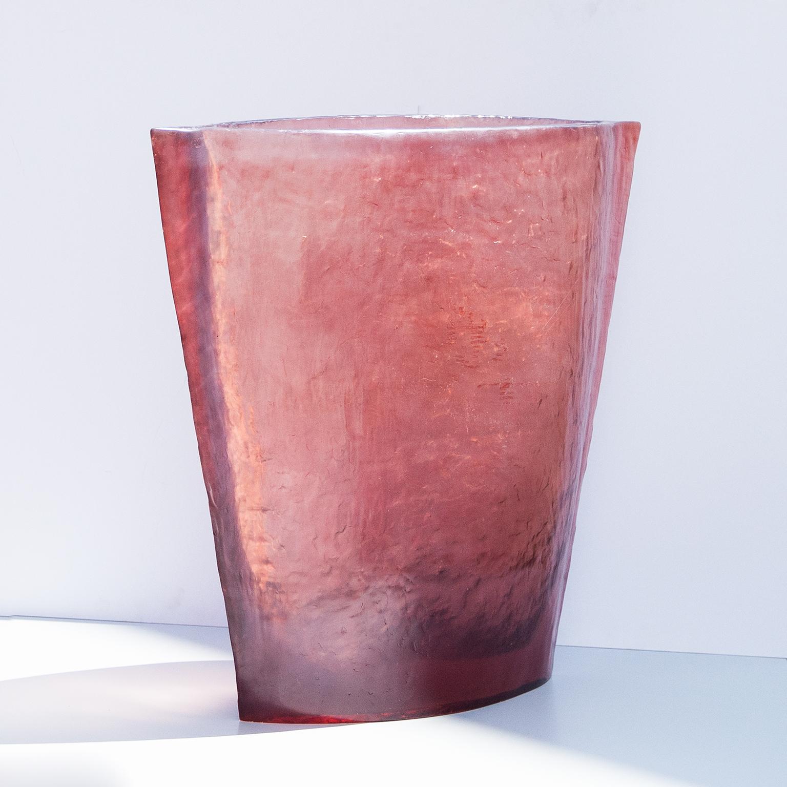 Extraordinary acrylic resin vase in purple color with raw finish for a decorative statement in your entrance hall or outside on your terrace.
