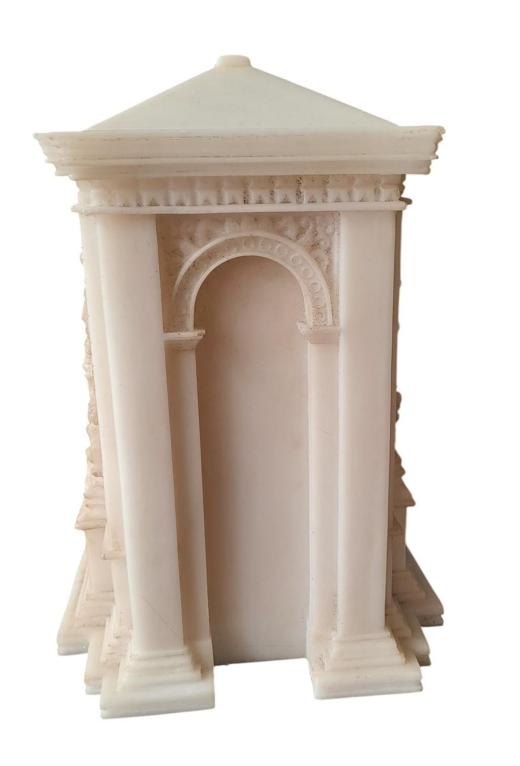 Intagliato a mano Scultura monumentale allegorica in marmo, Grand Tour (fine XIX/inizio XX secolo) in vendita