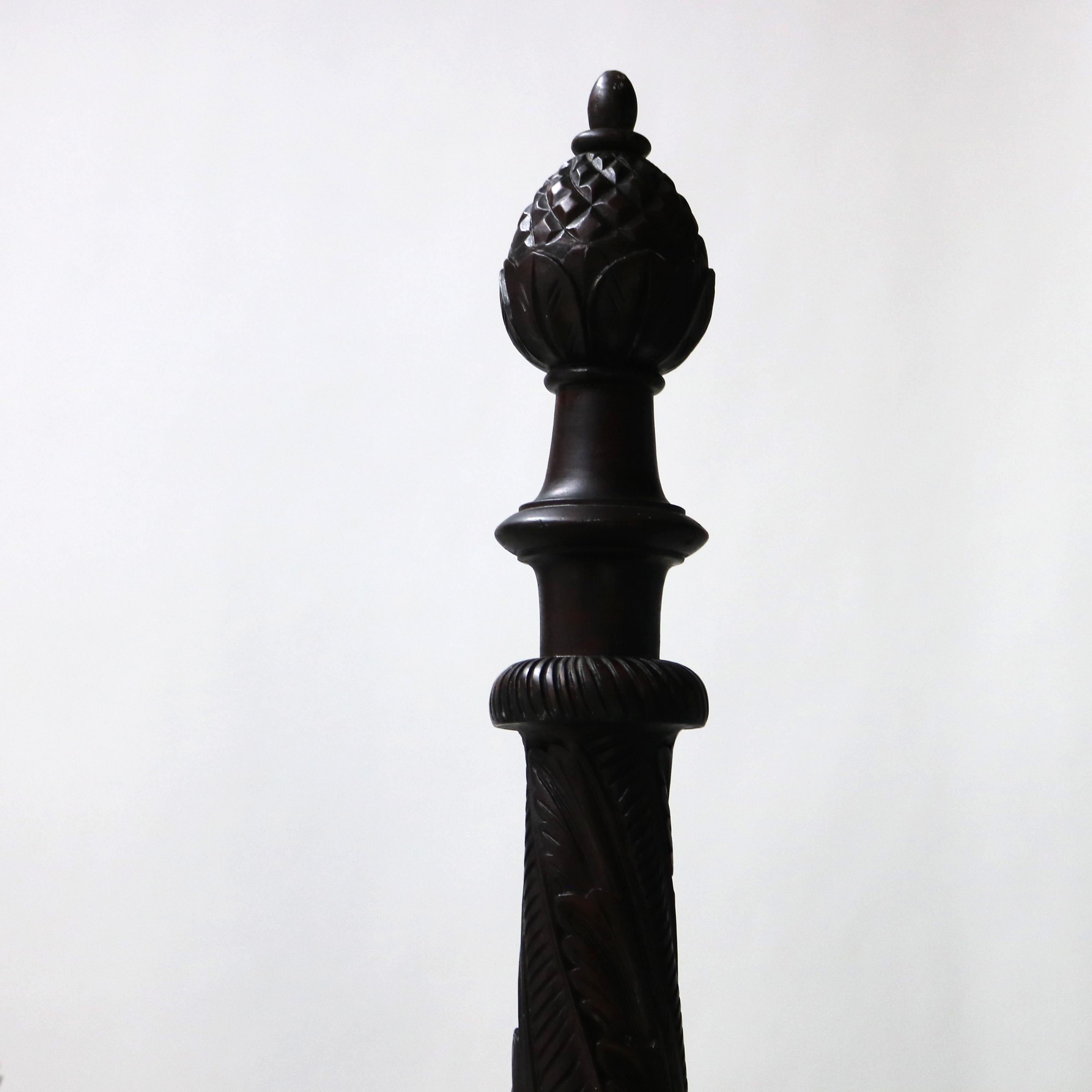 Monumental cama neoclásica Imperio Americano con postes de caoba tallada en llama c1840 en venta 4