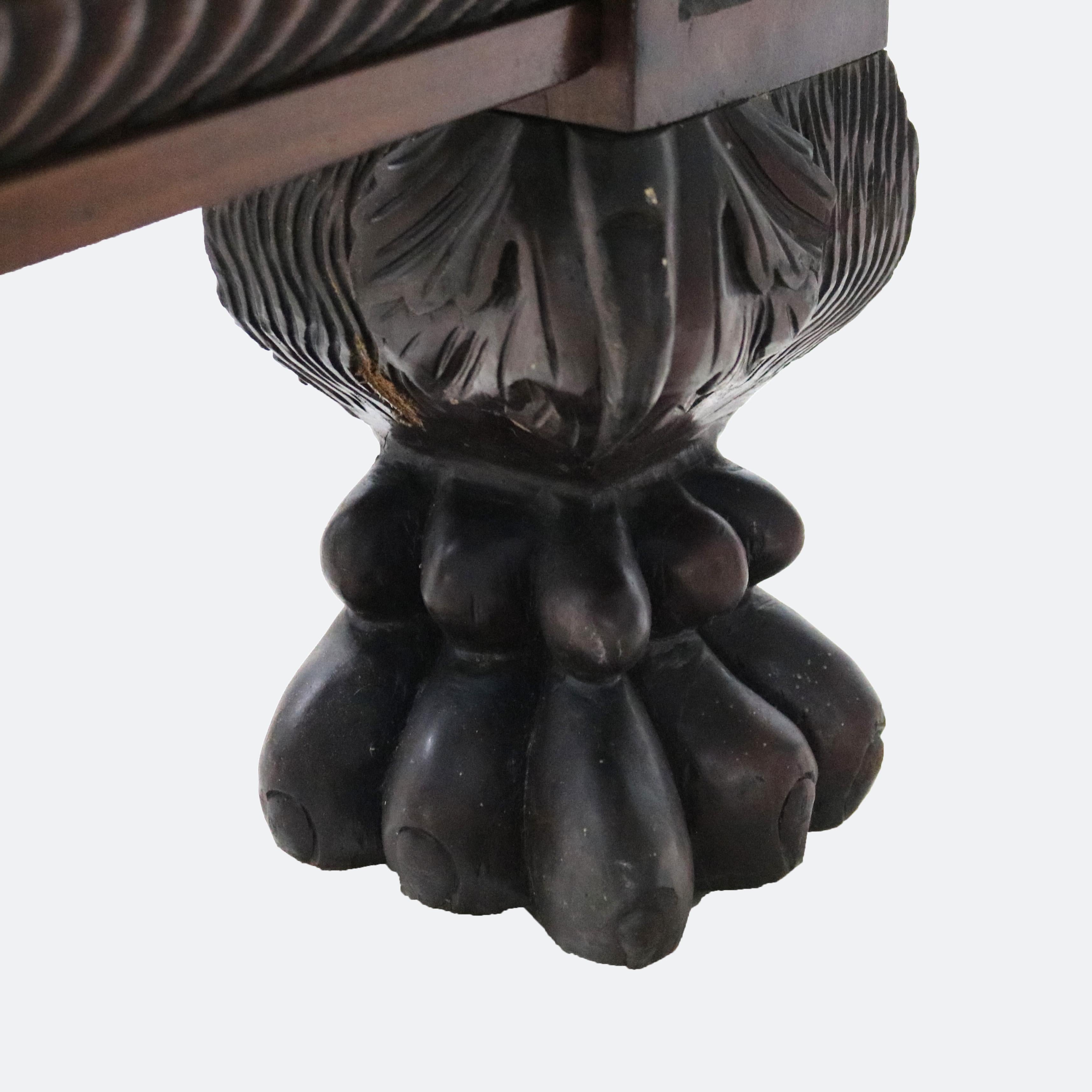 Monumental cama neoclásica Imperio Americano con postes de caoba tallada en llama c1840 en venta 12