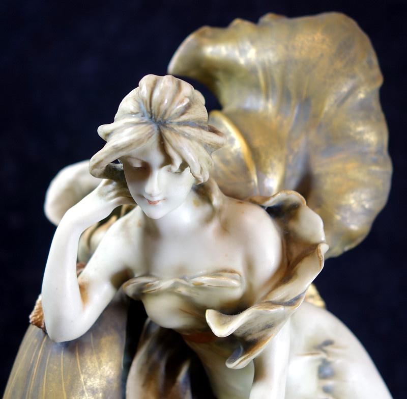 Inizio XX secolo Vaso monumentale ad anfora Art Nouveau con libellula e motivo floreale 1900 in vendita