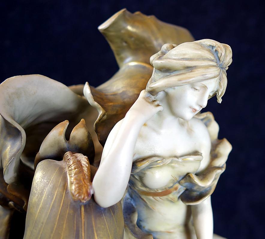 Porcellana Vaso monumentale ad anfora Art Nouveau con libellula e motivo floreale 1900 in vendita