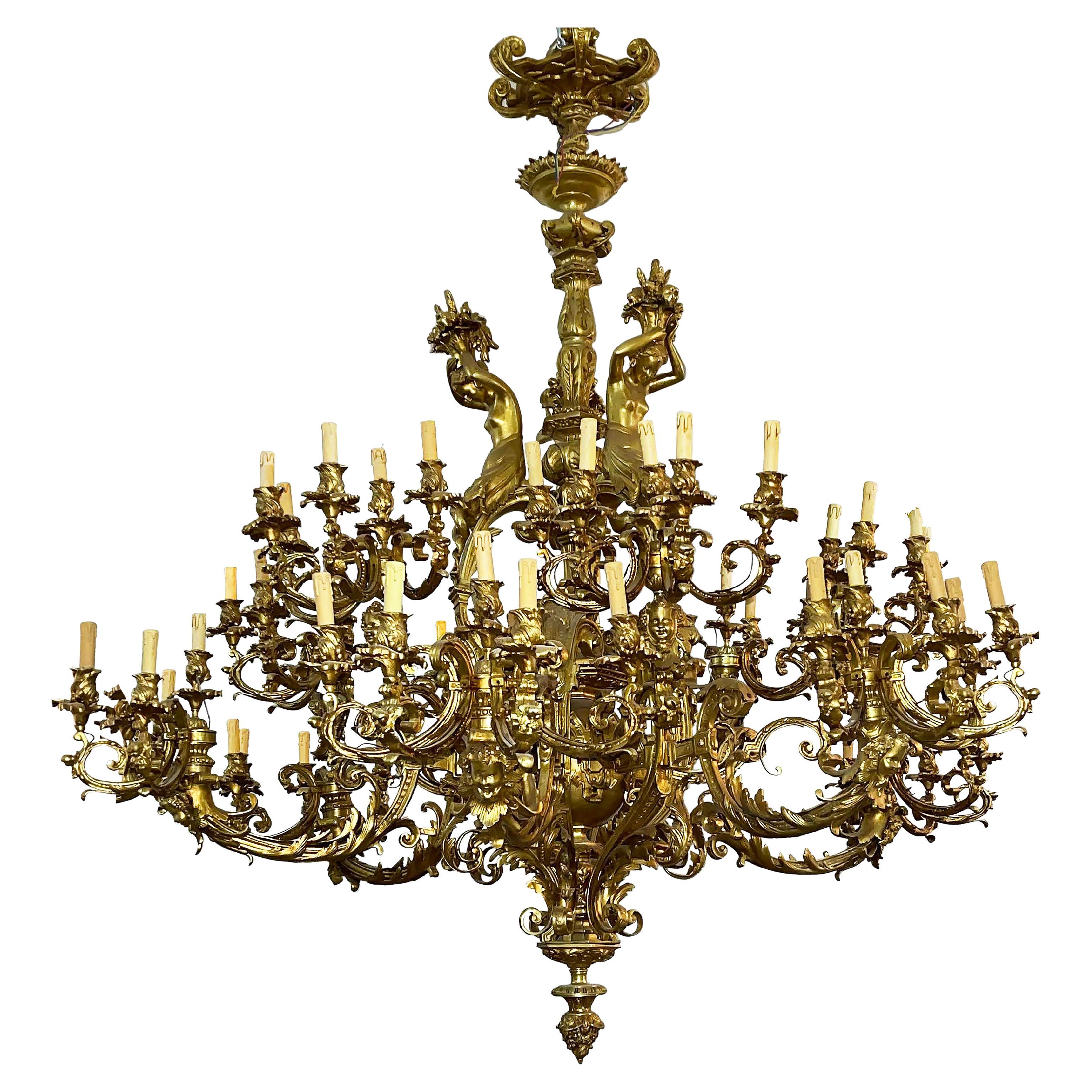 Monumentale e imponente lampadario dorato a 60 luci, Parigi "1320 Lbs in vendita