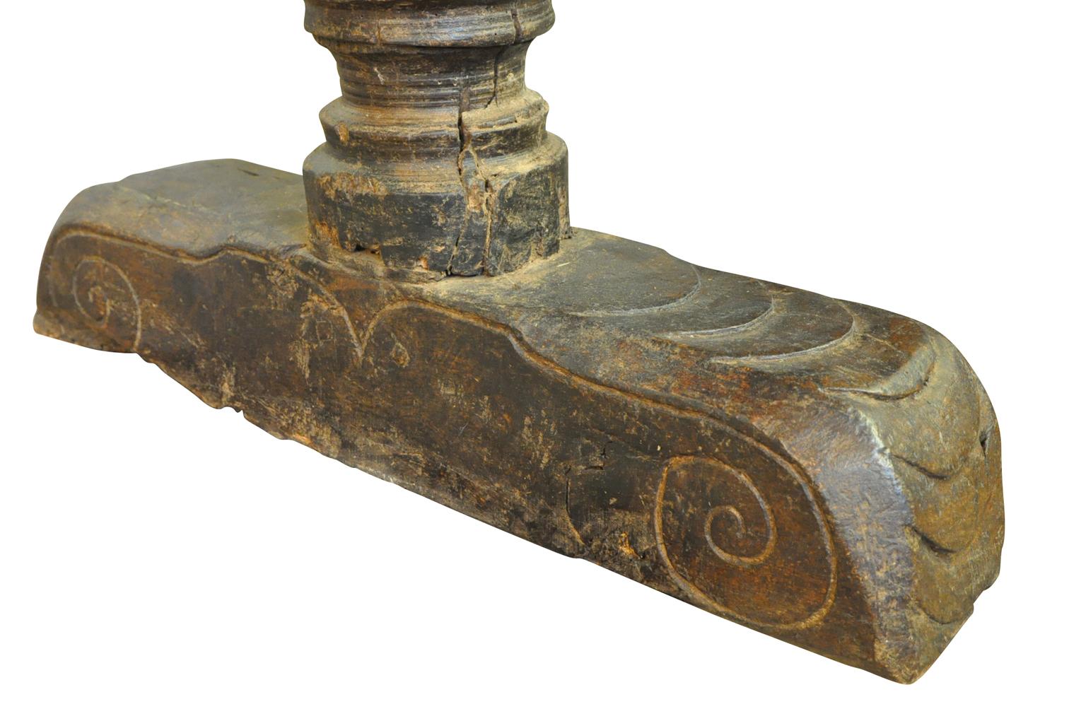 Paire de tables monumentales et très rares de châteaux espagnols du 16ème siècle en vente 5