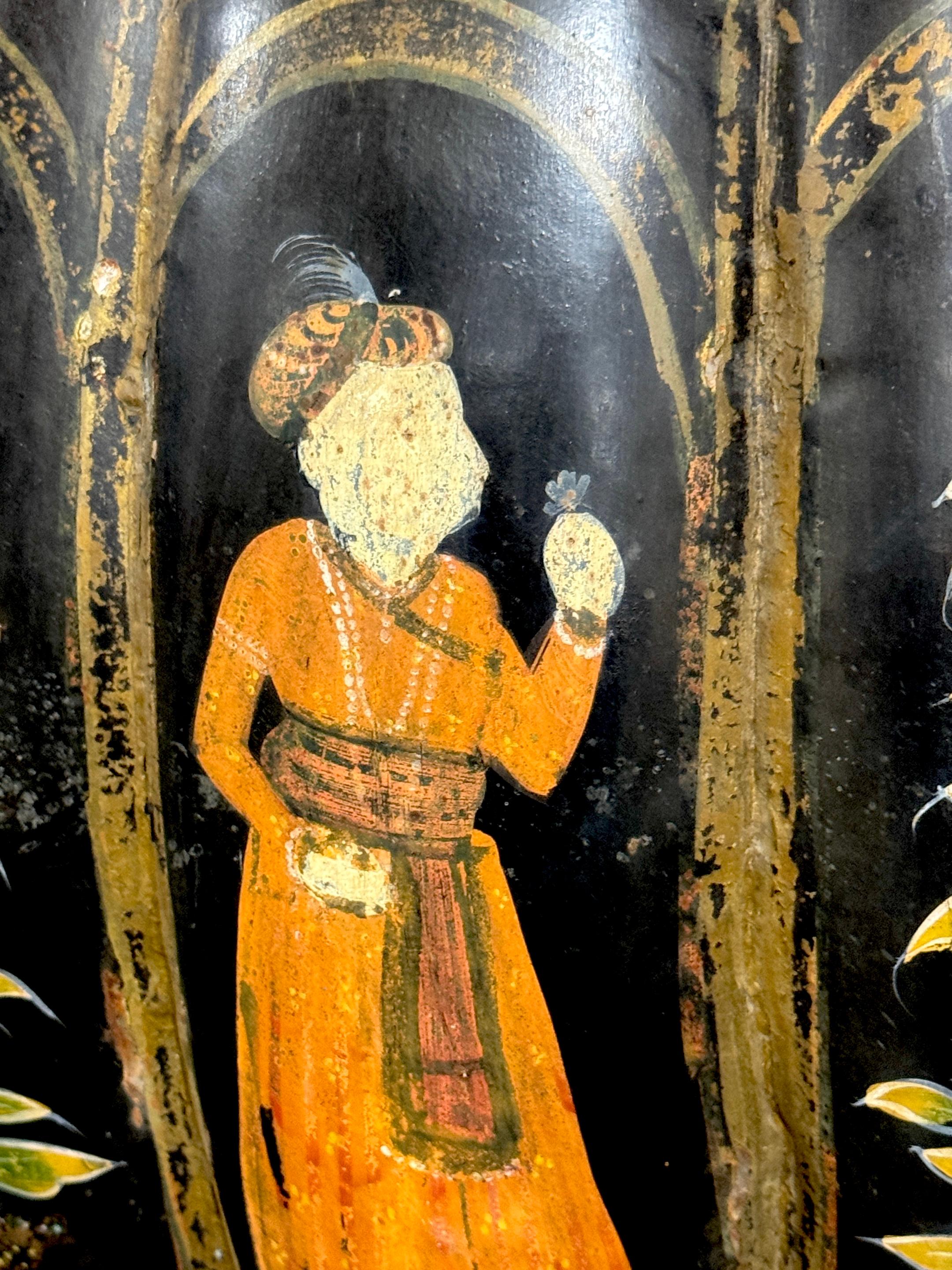 Monumentale urne en tôle de Rajasthan polychromée anglo-indienne avec couvercle bulbeux en vente 1