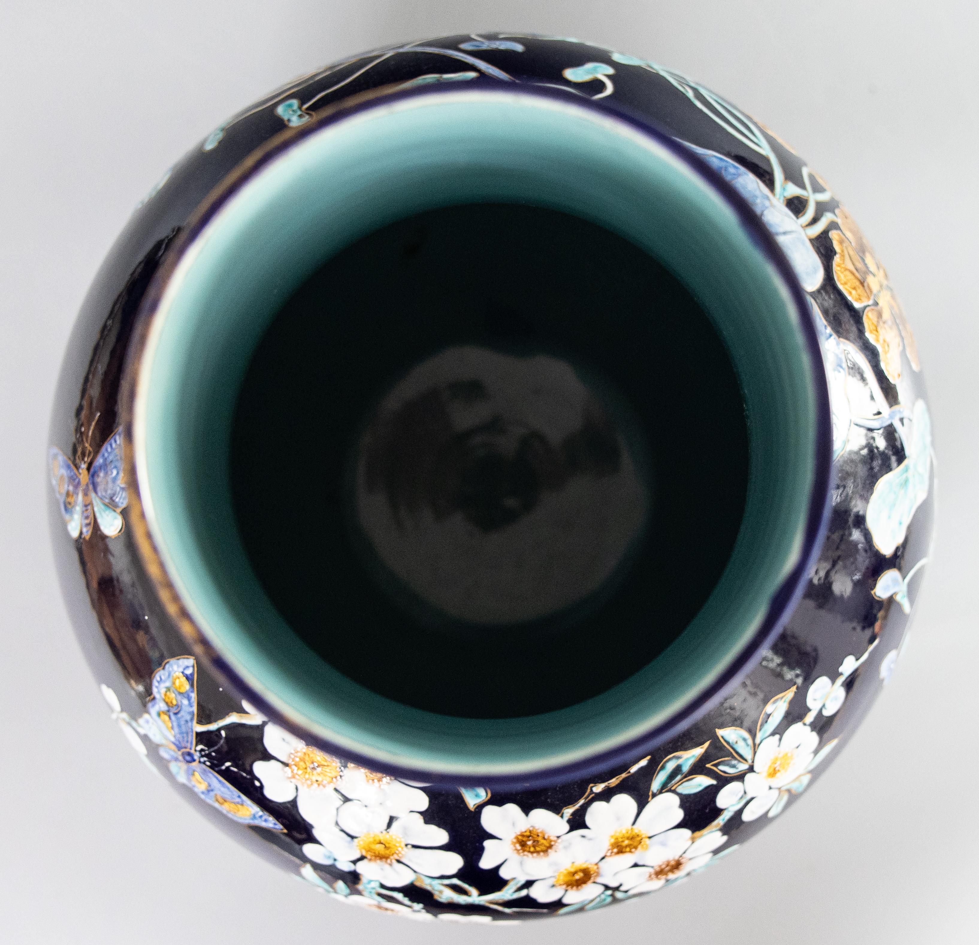 Vaso monumentale in maiolica di Antique French del XIX secolo in vendita 4