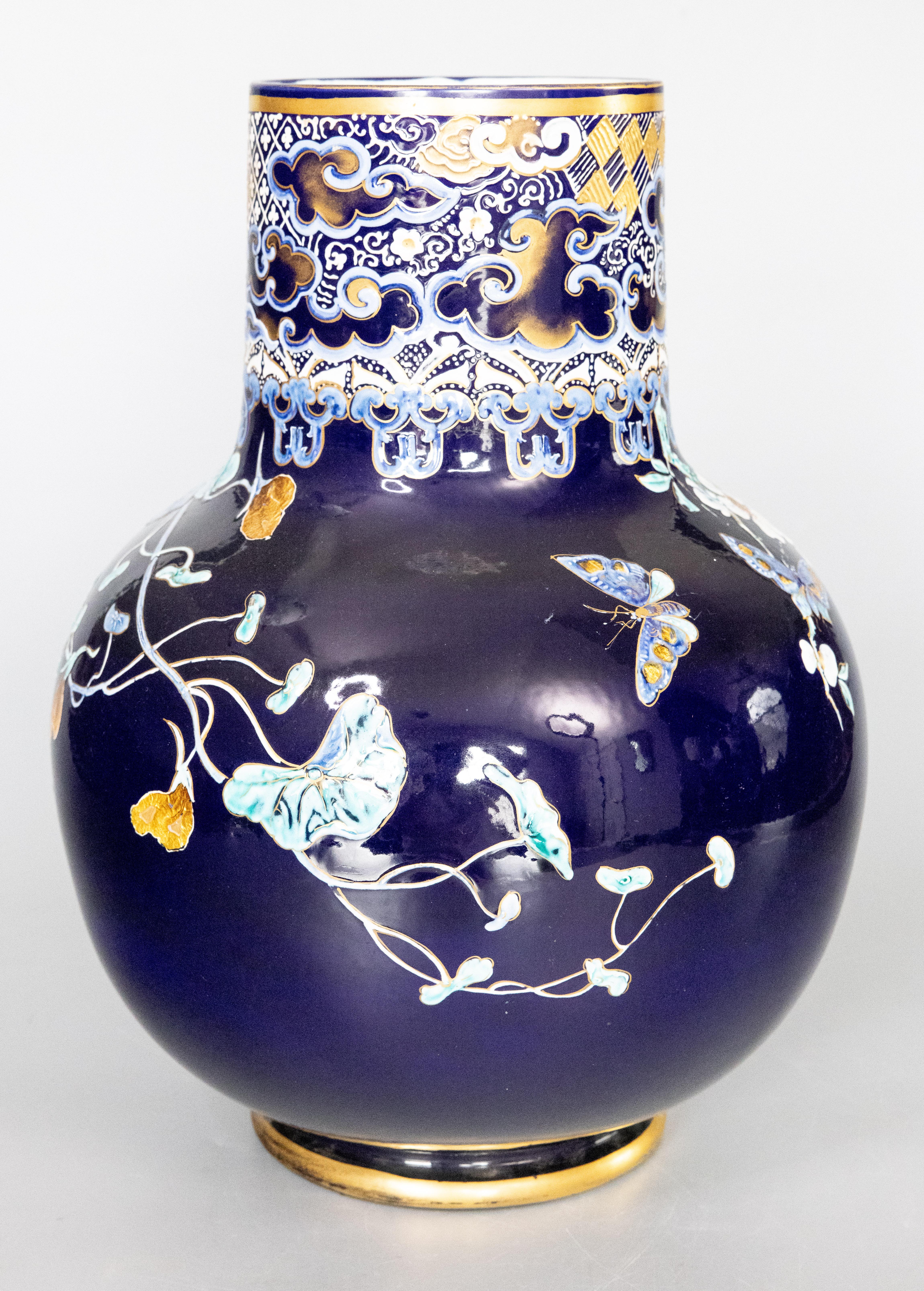 Cotto in fornace Vaso monumentale in maiolica di Antique French del XIX secolo in vendita