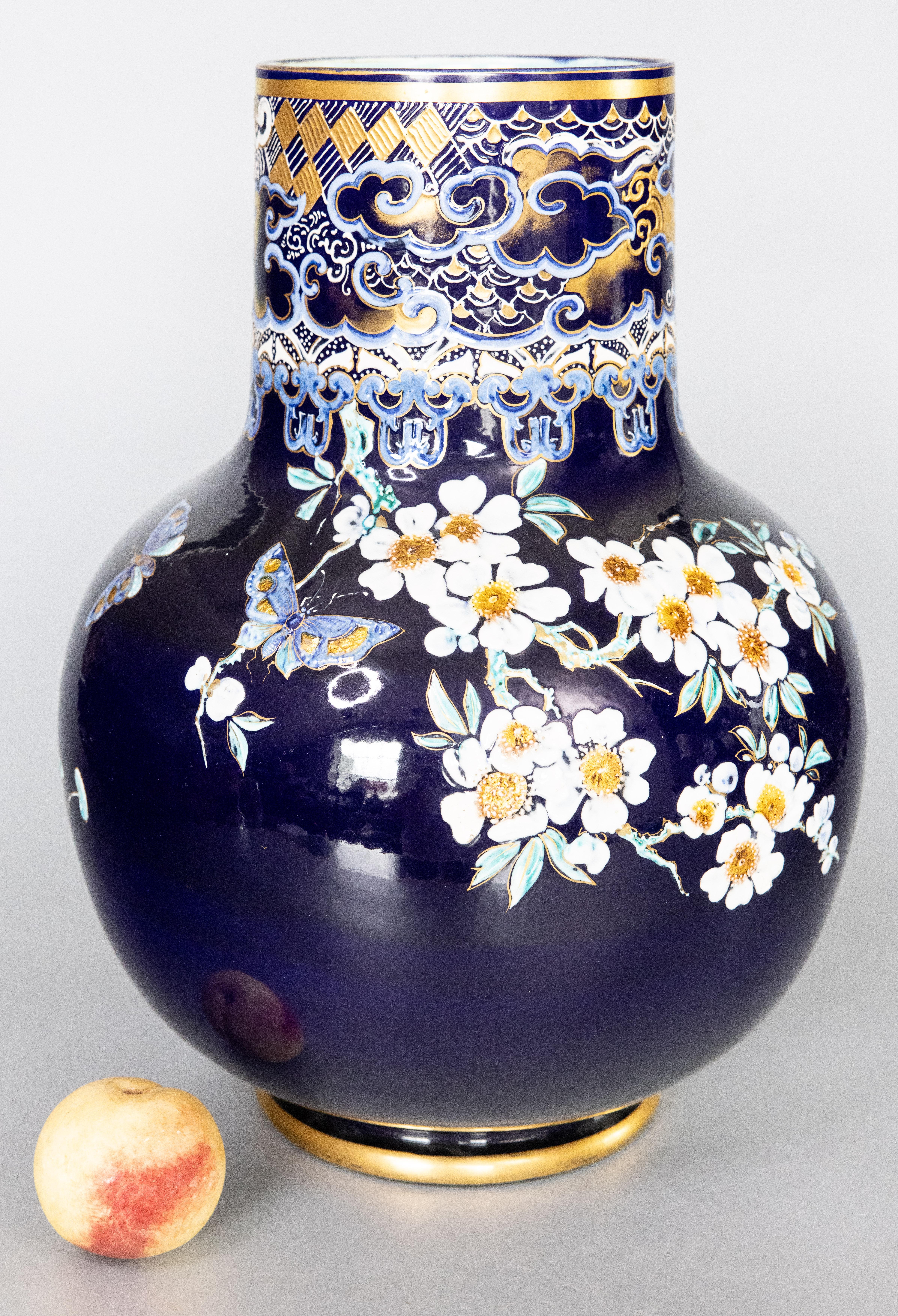 Vaso monumentale in maiolica di Antique French del XIX secolo In condizioni buone in vendita a Pearland, TX