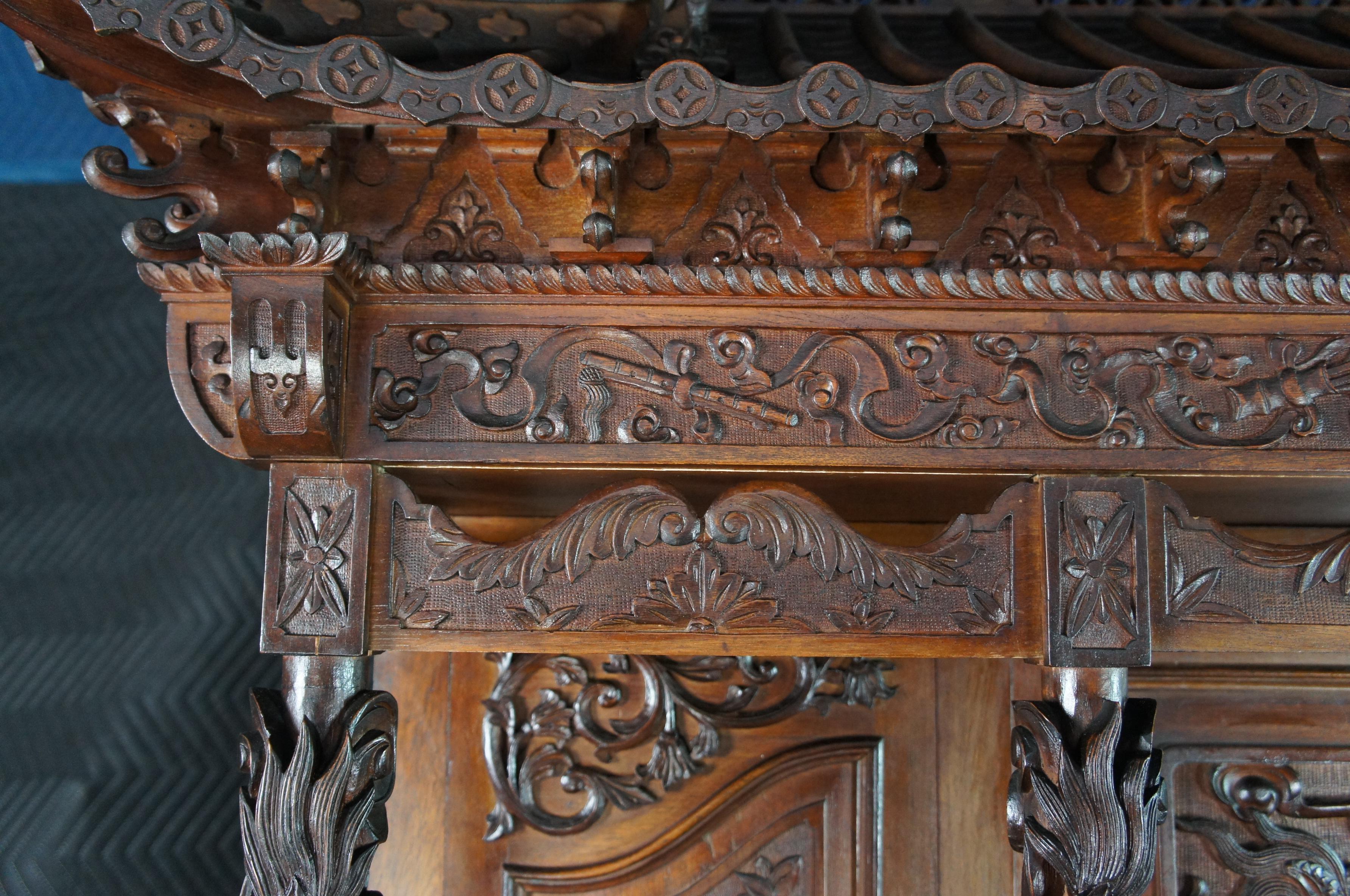 Monumental Antique American Carved Mahogany High Relief Oriental Dining Suite In Good Condition For Sale In Dayton, OH