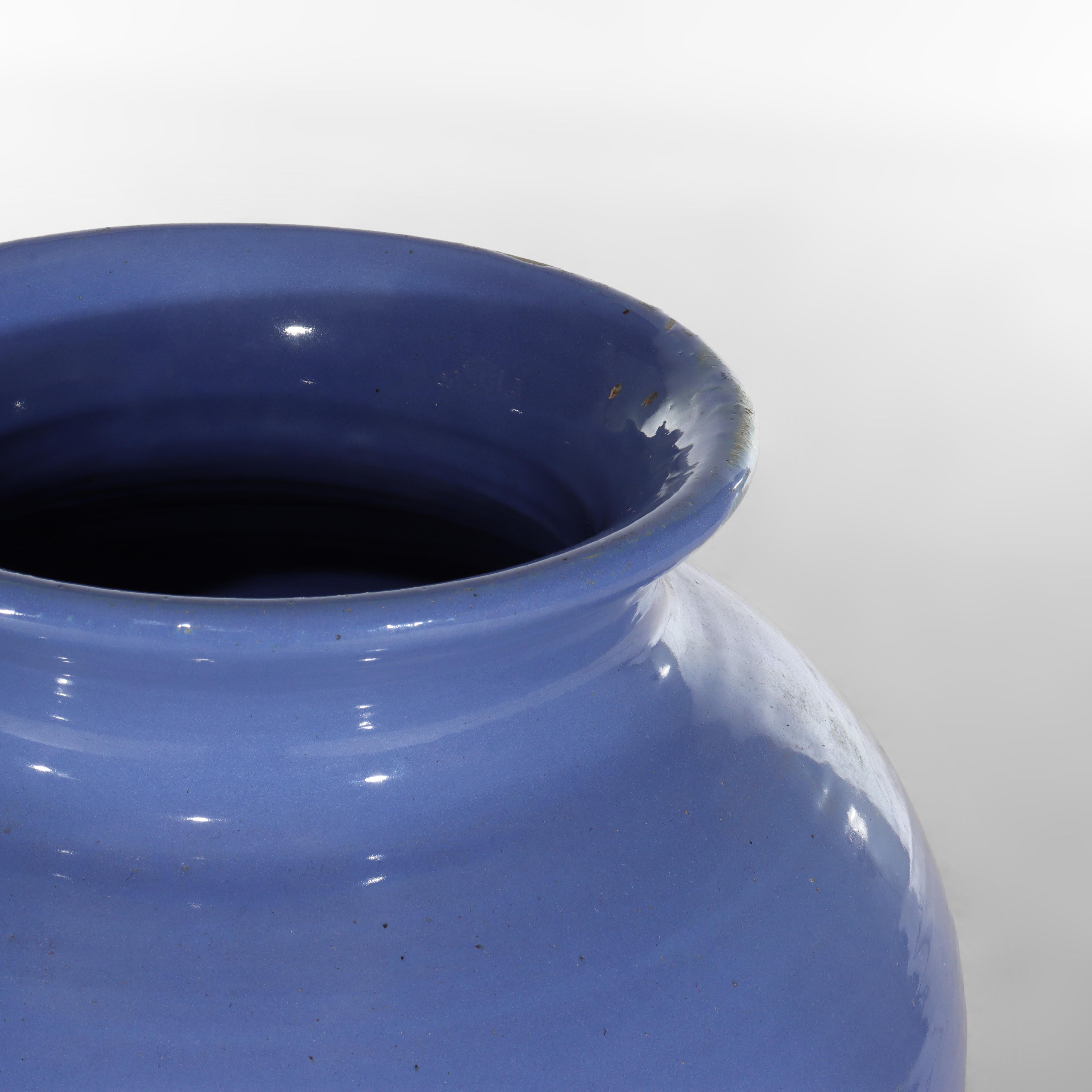 Monumentale antike Arts & Crafts Keramik Ölkrug mit schmiedeeisernen Stand c1920 (20. Jahrhundert) im Angebot