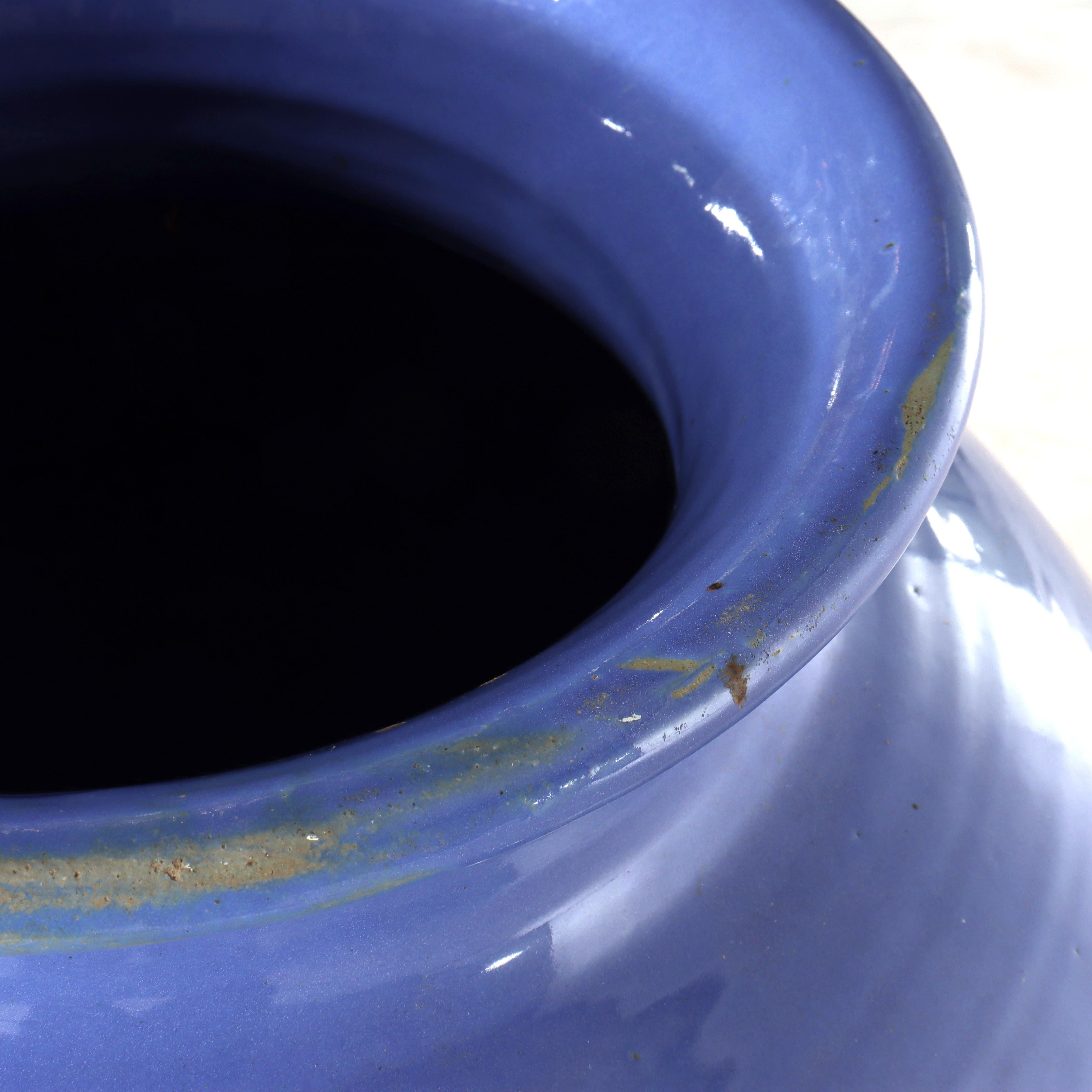 Monumentale antike Arts & Crafts Keramik Ölkrug mit schmiedeeisernen Stand c1920 (Töpferwaren) im Angebot