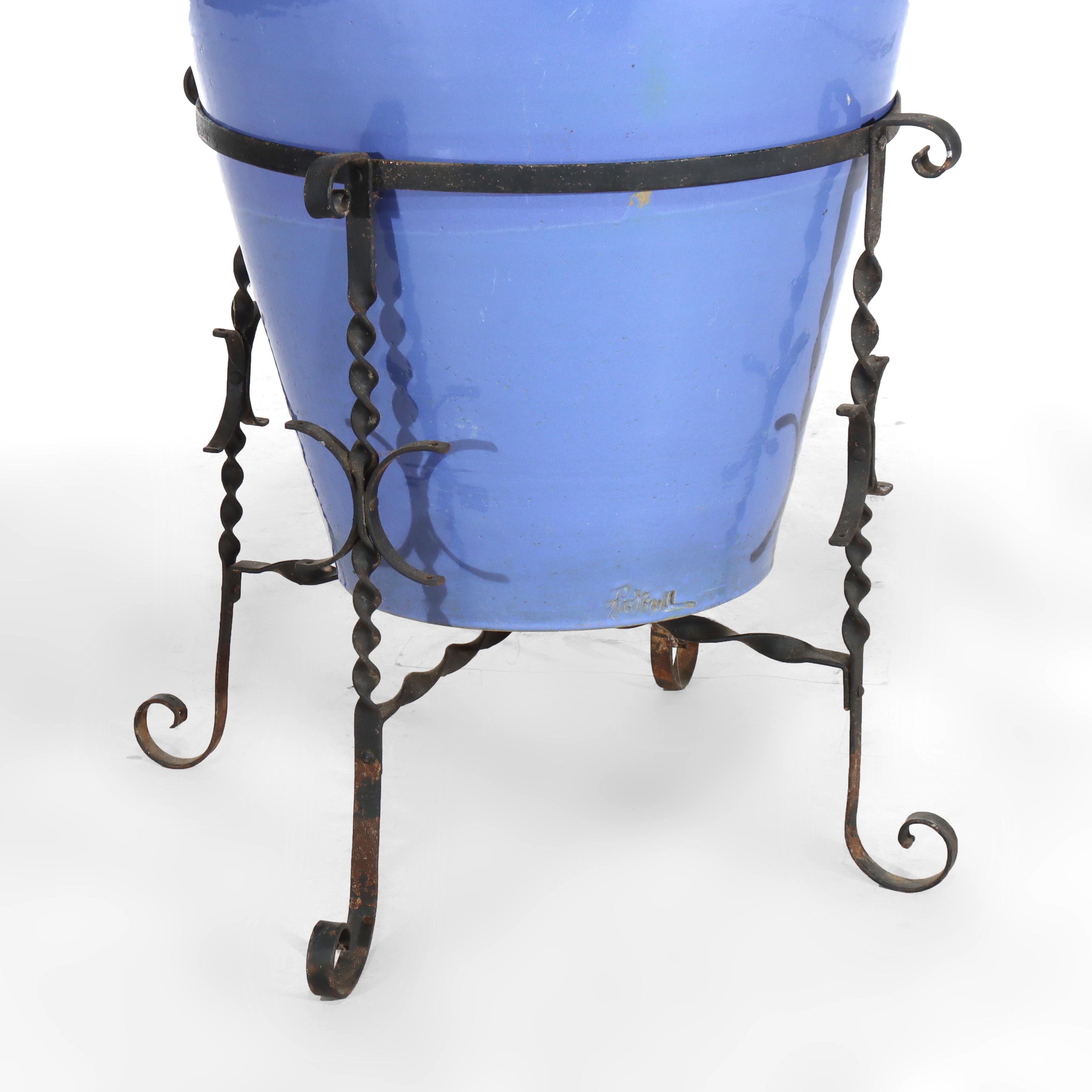 Monumentale antike Arts & Crafts Keramik Ölkrug mit schmiedeeisernen Stand c1920 im Angebot 2