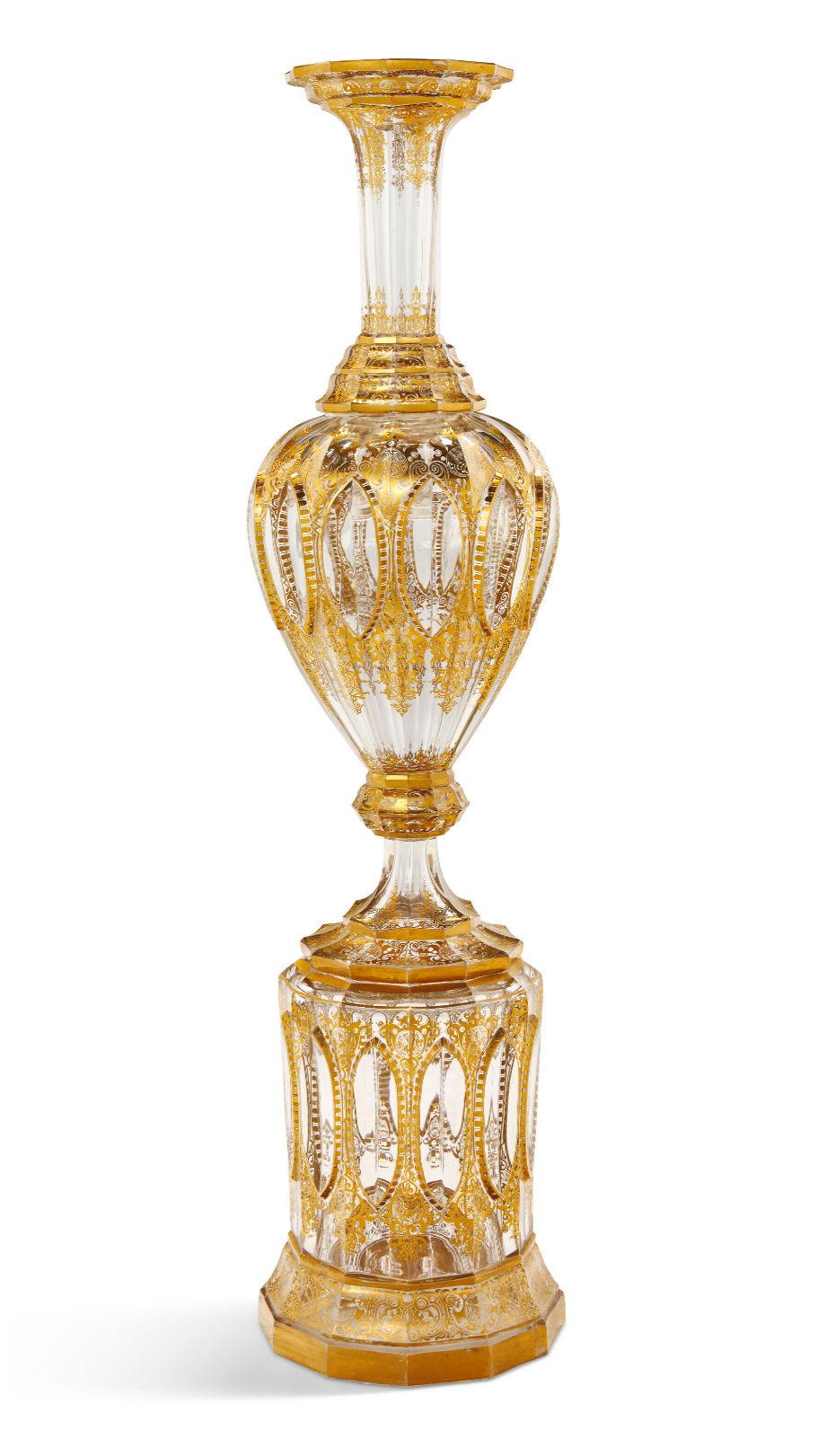 Doré Vase monumental en verre doré de Bohème ancien en vente