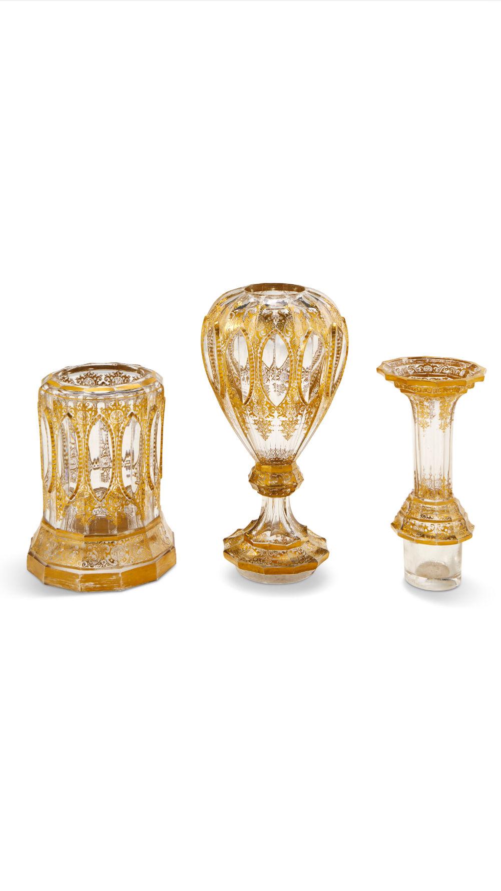 XIXe siècle Vase monumental en verre doré de Bohème ancien en vente