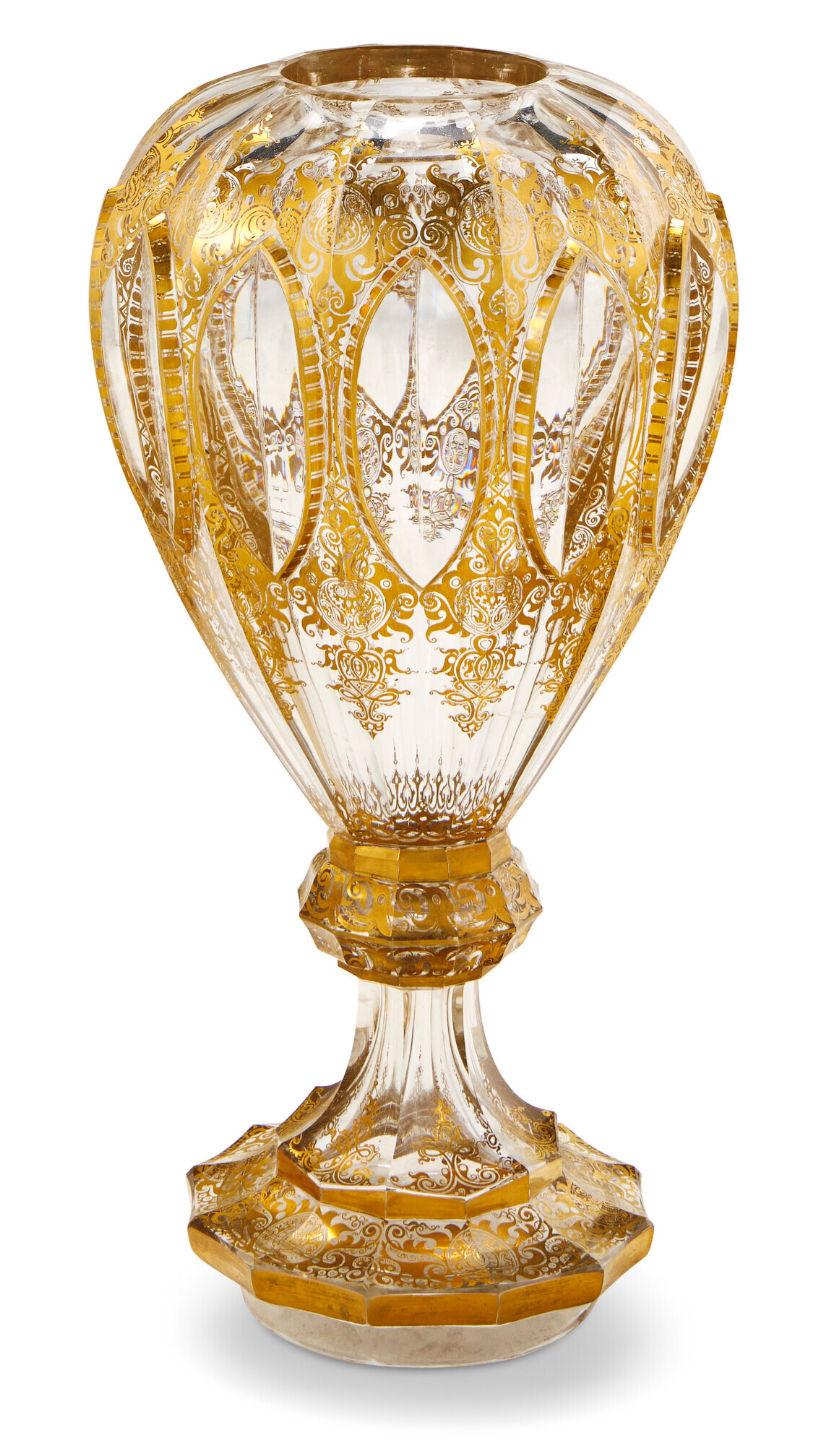 Vase monumental en verre doré de Bohème ancien en vente 1