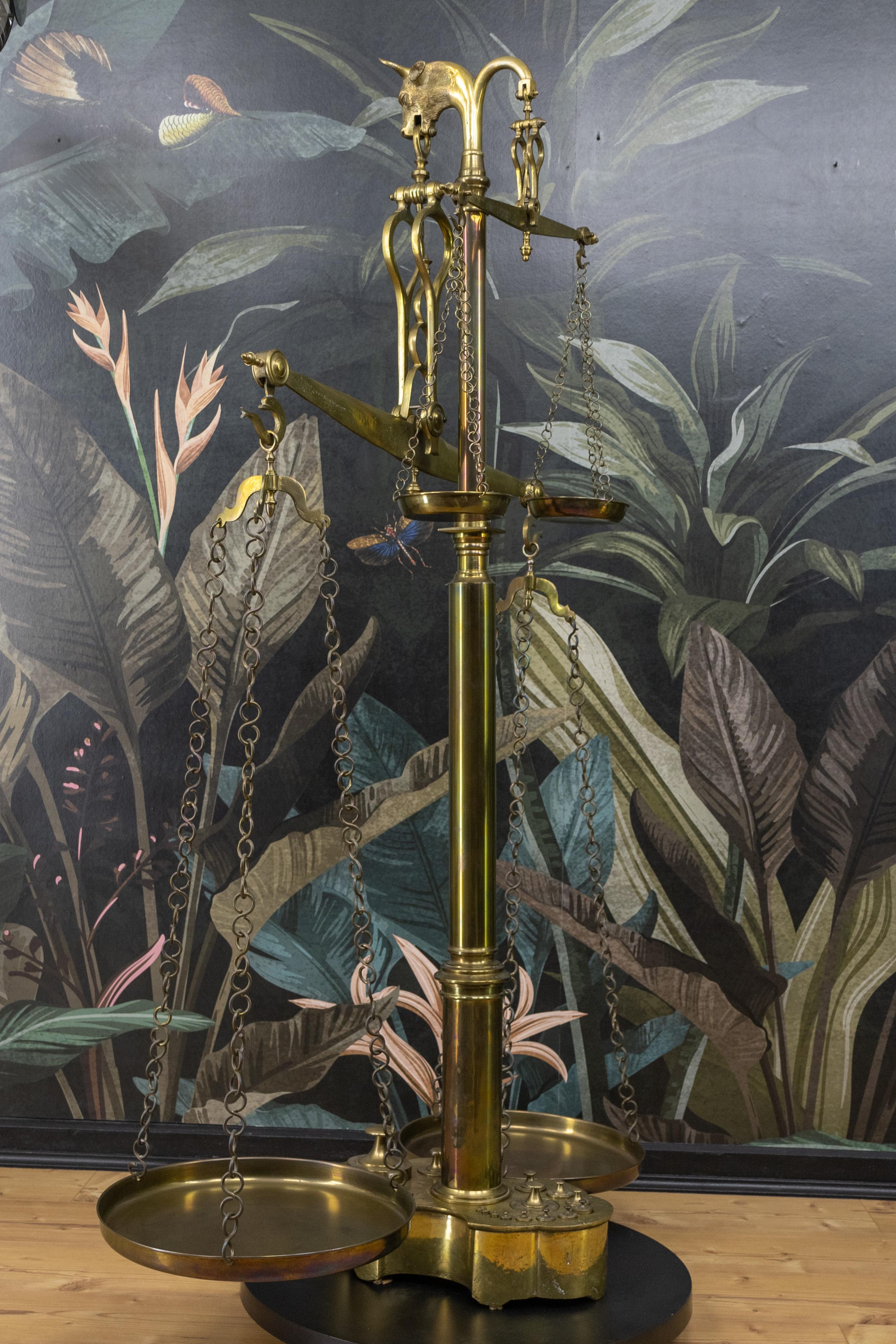 Grande bilancia da macellaio in ottone con testa di bue, circa 1890 in vendita 12