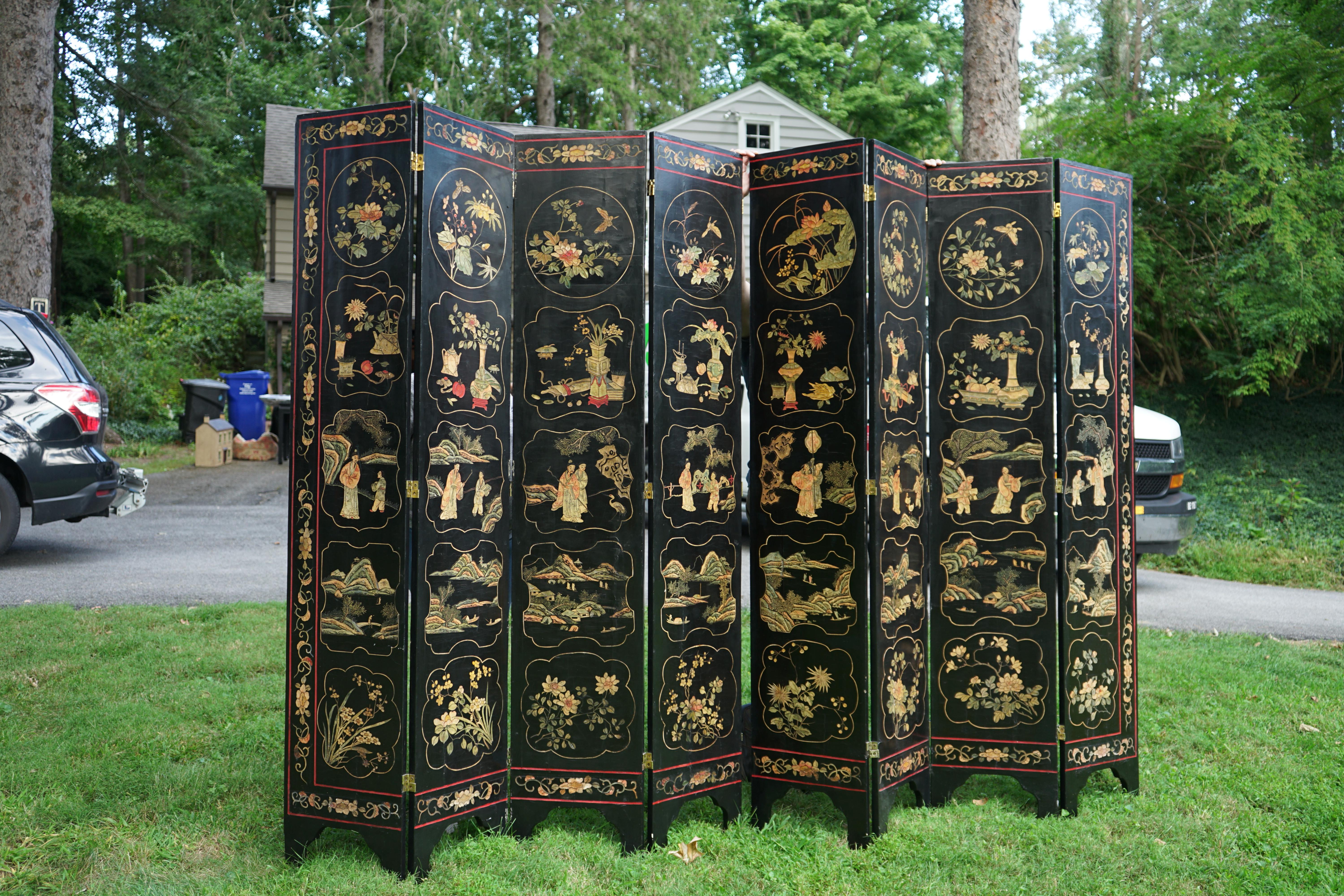 Monumental ancien écran chinois Coromandel à 8 panneaux peint à la main et sculpté 1