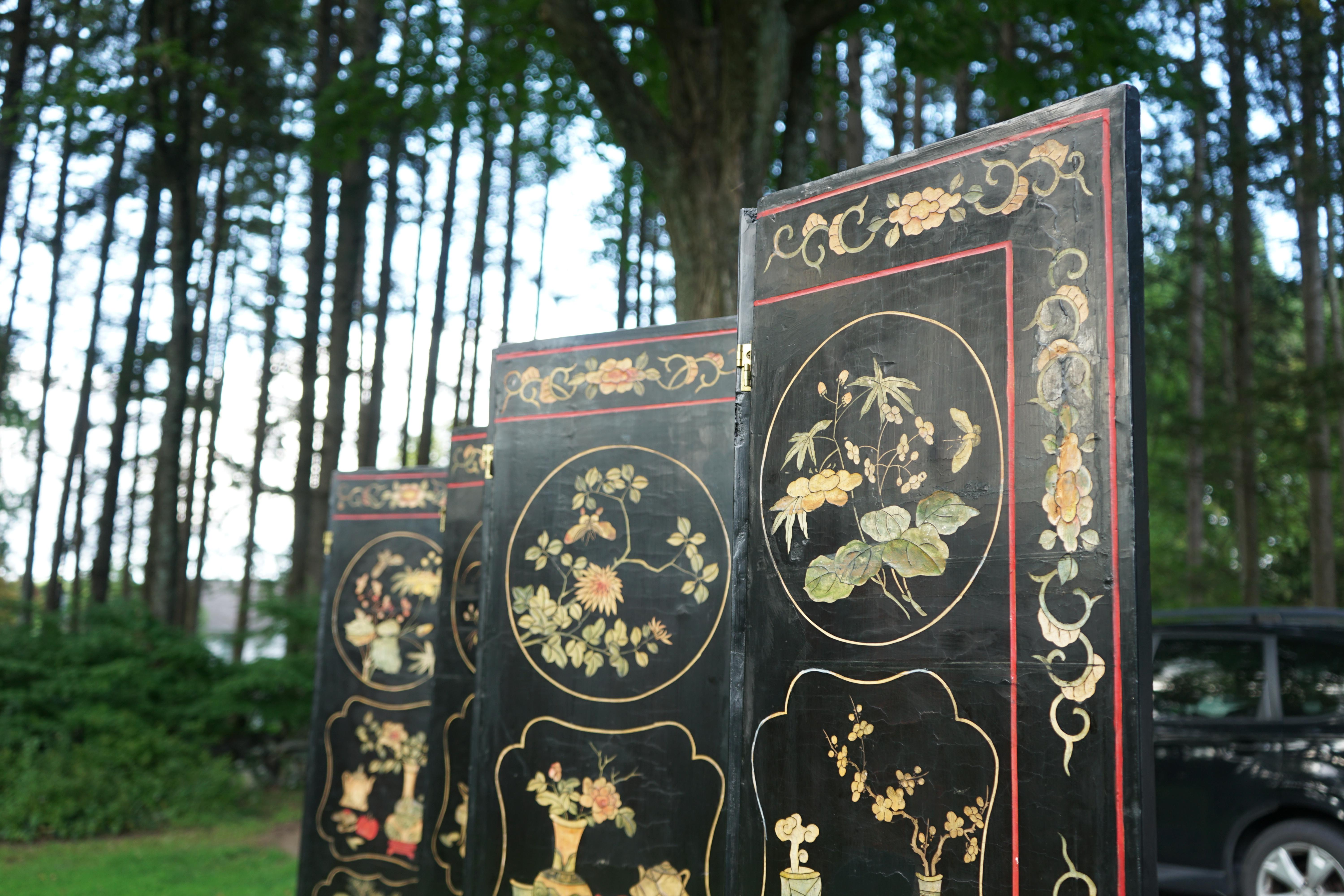 Monumental ancien écran chinois Coromandel à 8 panneaux peint à la main et sculpté 2