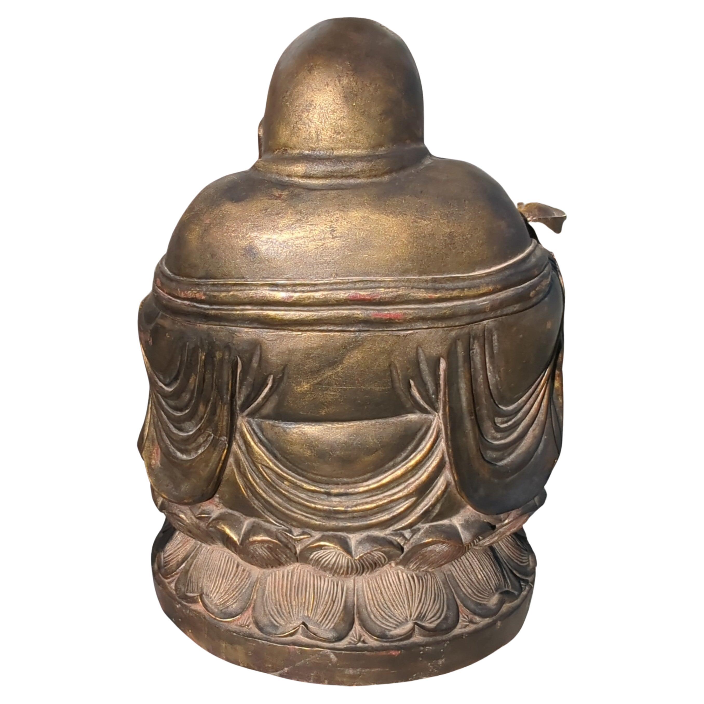 Monumental Bouddha Budai Hotai en bois doré chinois ancien de 23 pouces sur assise de lotus, vers 1940 en vente 1