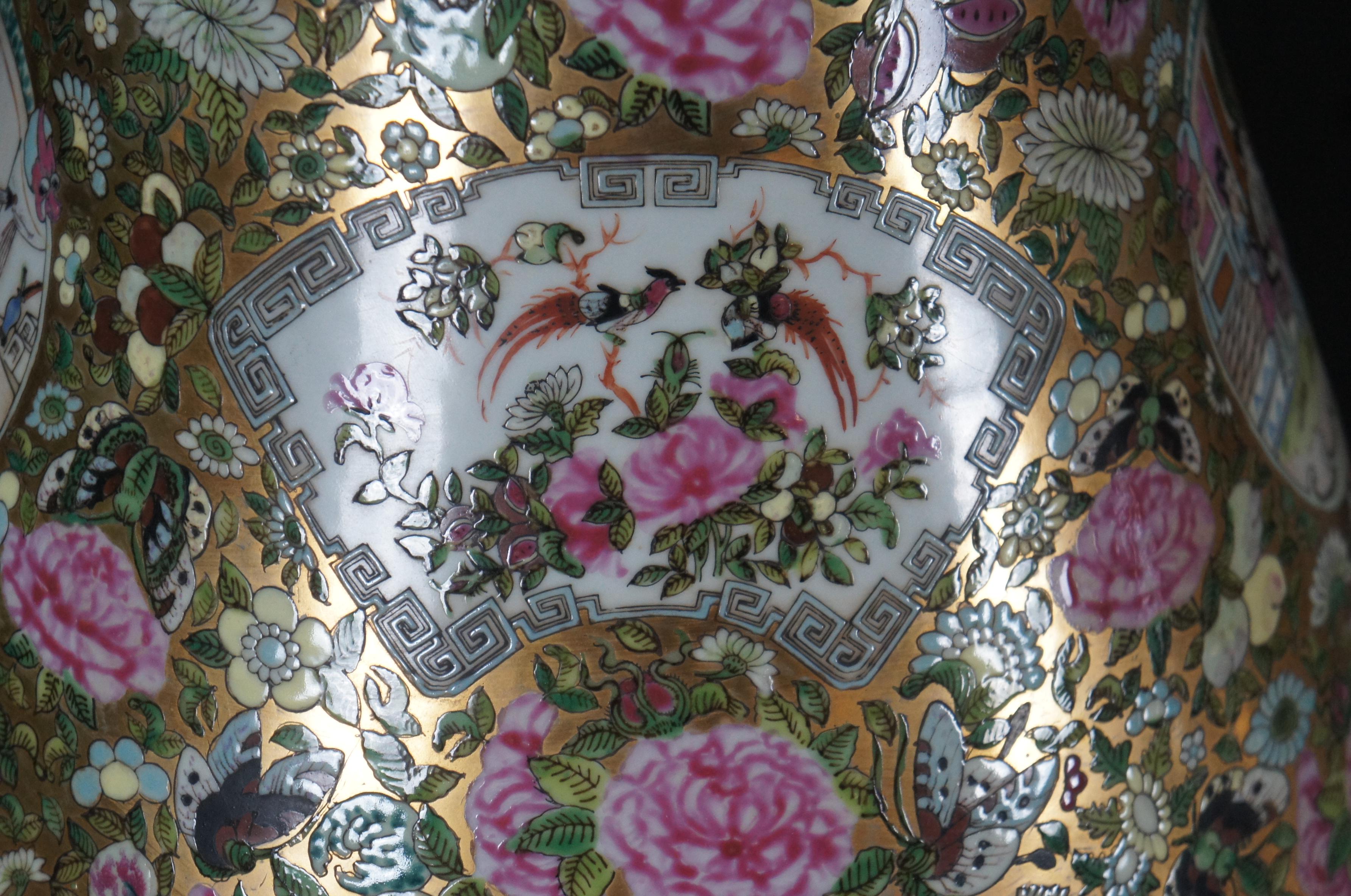 Début du 20ème siècle Monumentaux vases d'urnes de palais Famille Rose de Canton en porcelaine chinoise ancienne 53 po. en vente