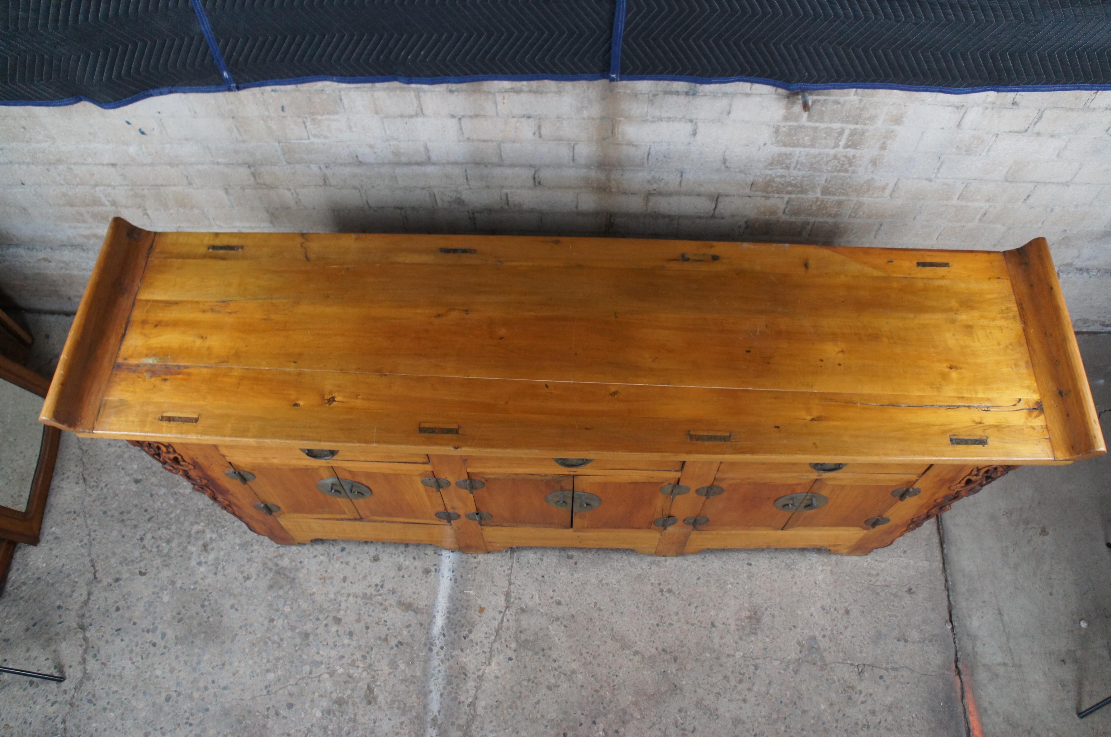 Monumental Antique Chinese Qing Dynasty Elm Altar Coffer Sideboard Console Table In Good Condition For Sale In Dayton, OH