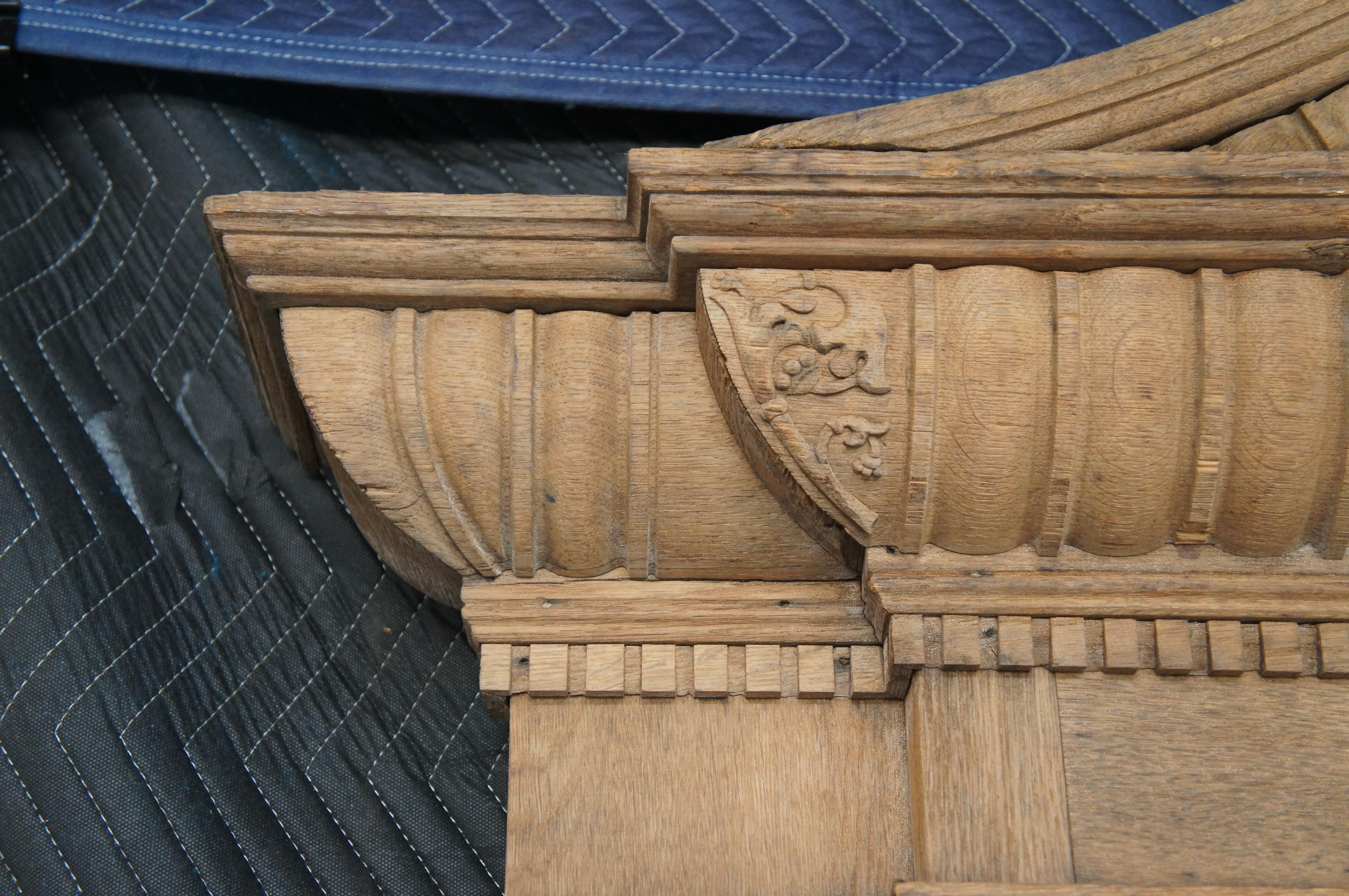 Monumentale cheminée anglaise géorgienne ancienne en chêne sculpté 112 po. en vente 1