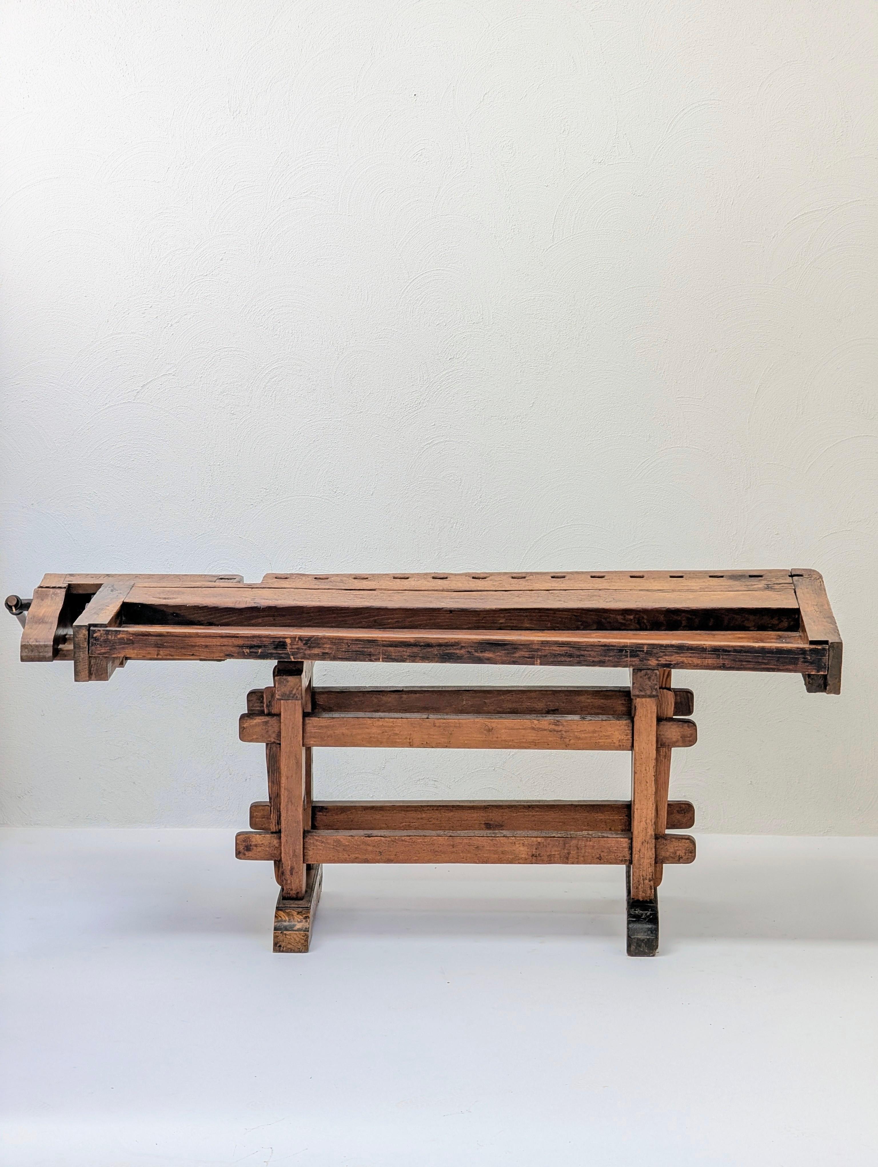 Monumental Antique European Joiner's Workbench Console Table, c. 1900 Rústico en venta
