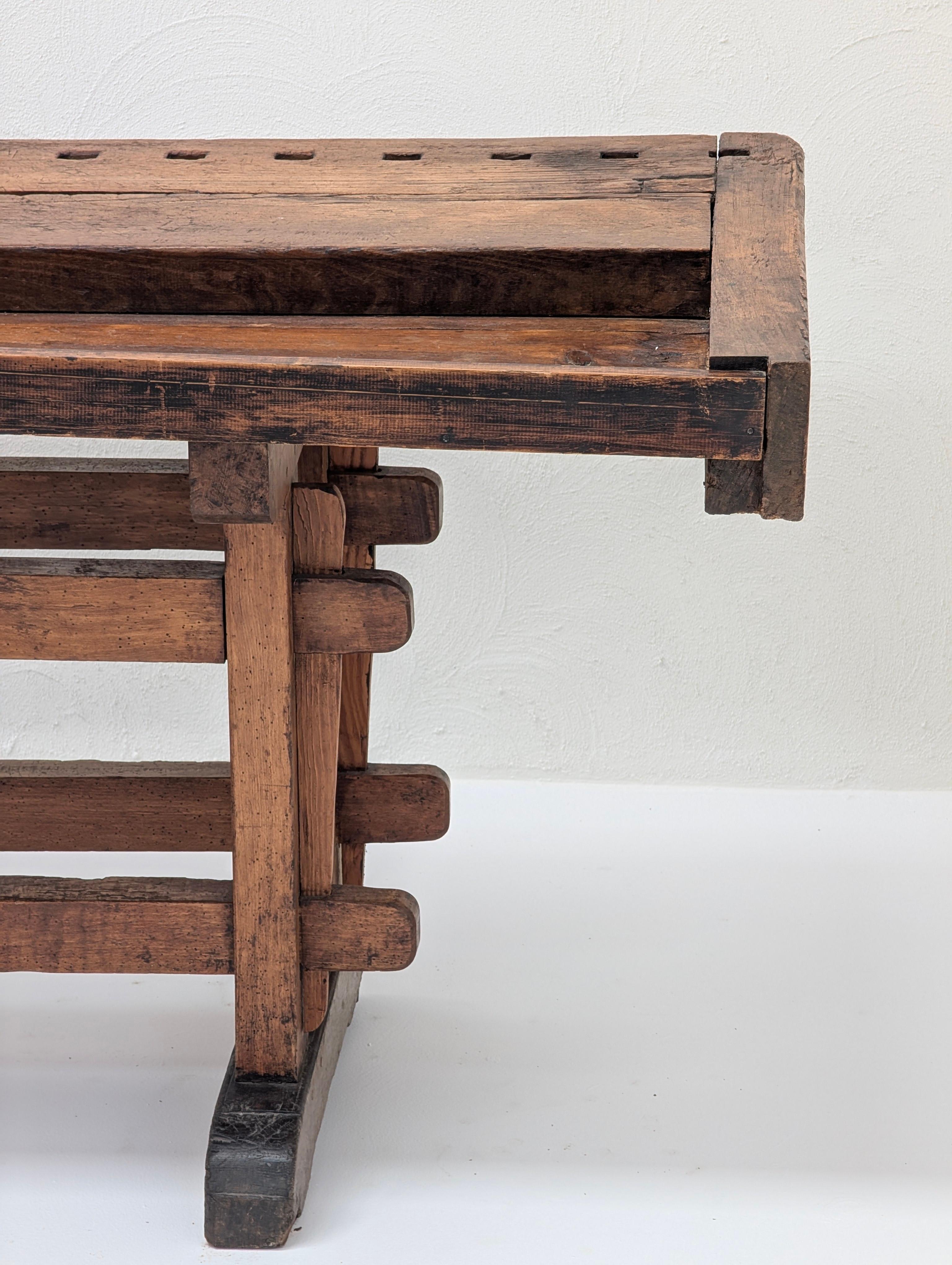 Monumental Antique European Joiner's Workbench Console Table, c. 1900 Tallado a mano en venta