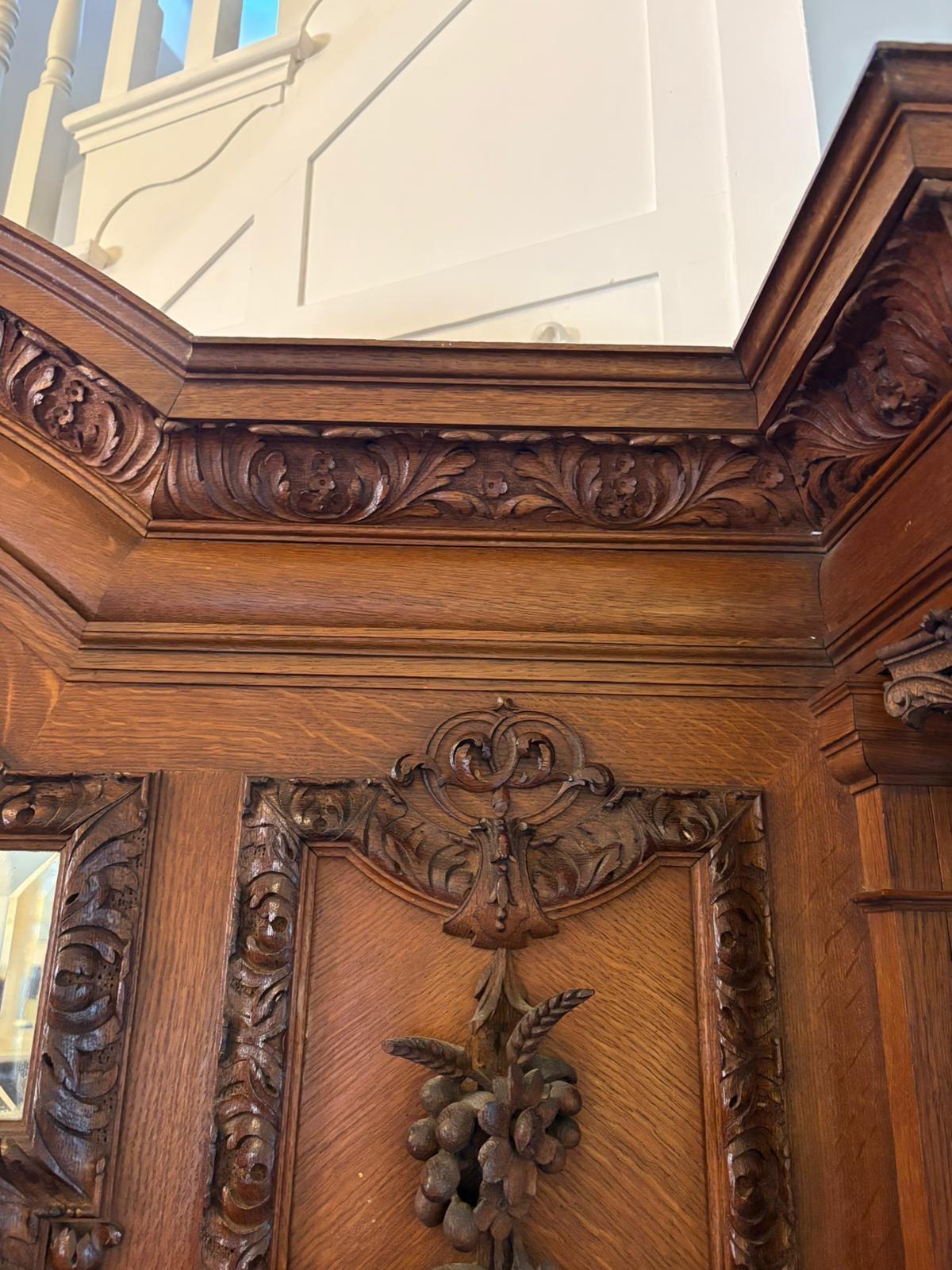 Monumentale credenza antica in Oak intagliata di qualità da Maple & Co. in vendita 5