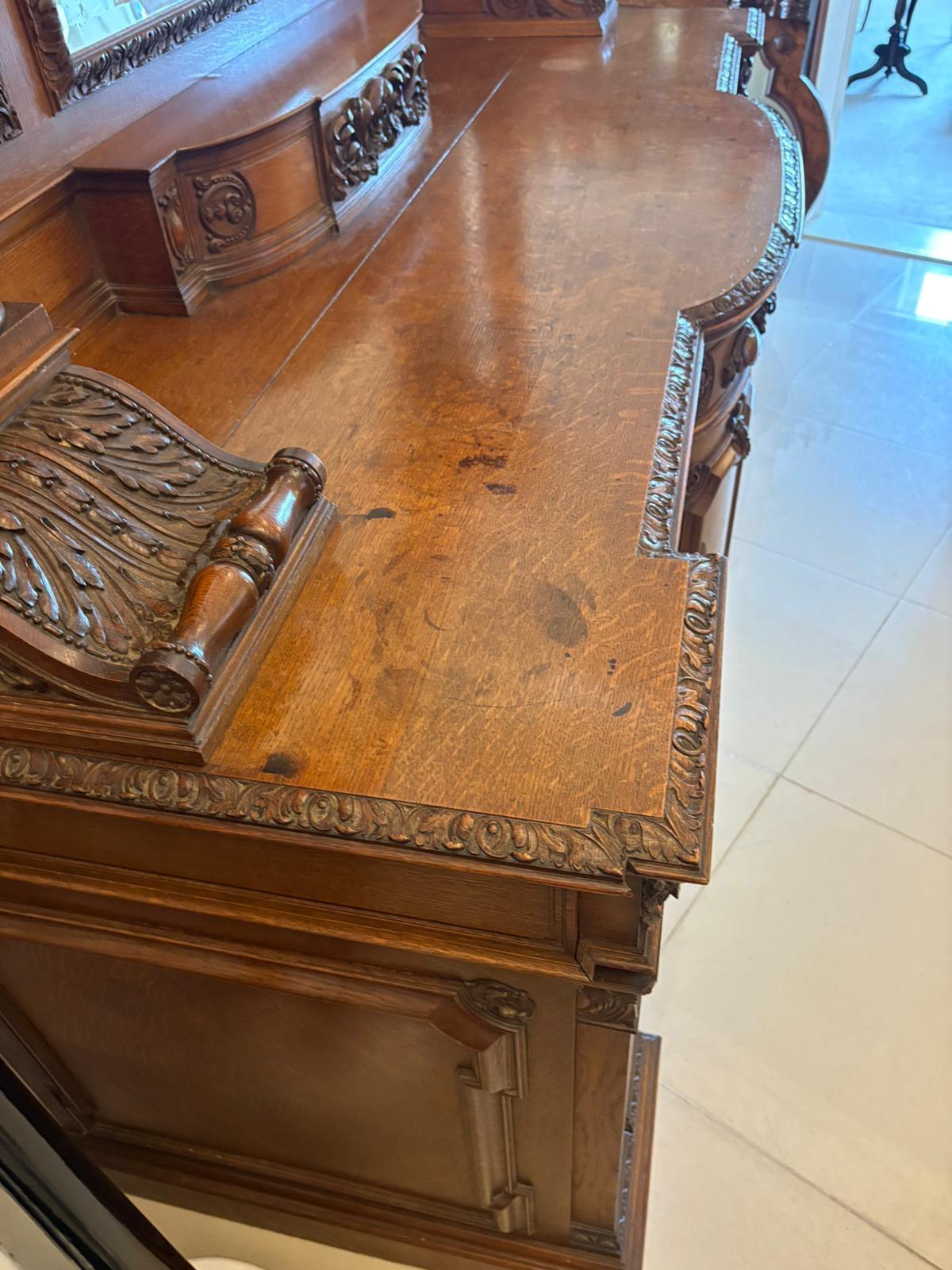 Monumentale credenza antica in Oak intagliata di qualità da Maple & Co. in vendita 6