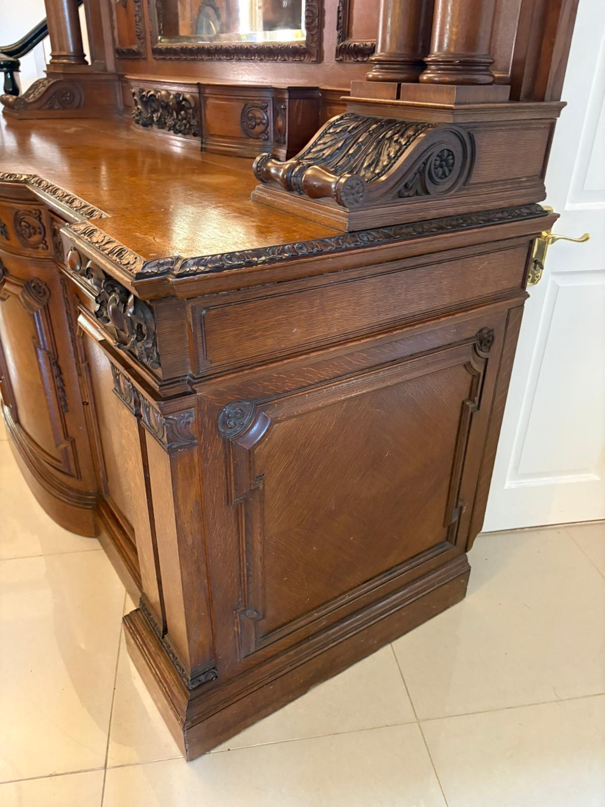 Monumentale credenza antica in Oak intagliata di qualità da Maple & Co. in vendita 8