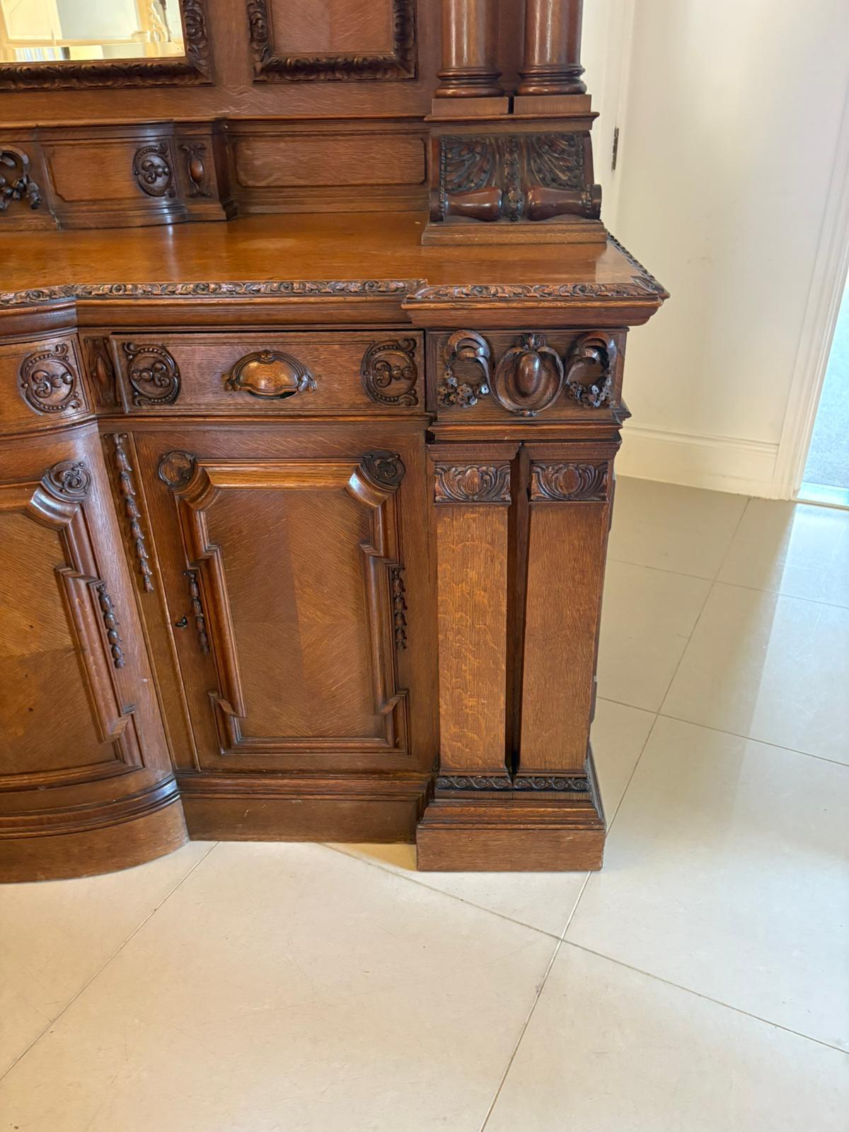 Monumentale credenza antica in Oak intagliata di qualità da Maple & Co. in vendita 9