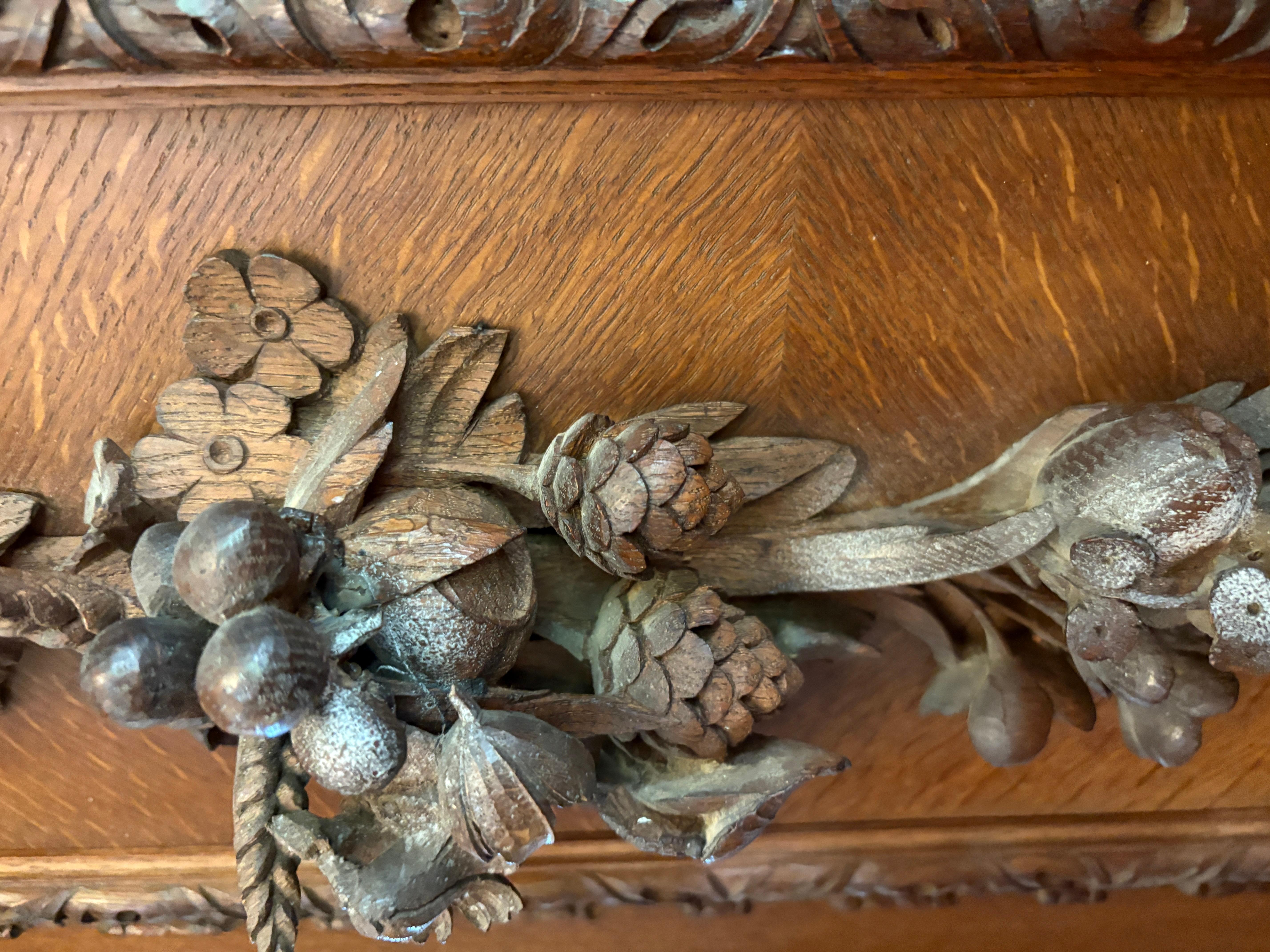Monumentale credenza antica in Oak intagliata di qualità da Maple & Co. In condizioni buone in vendita a Suffolk, GB