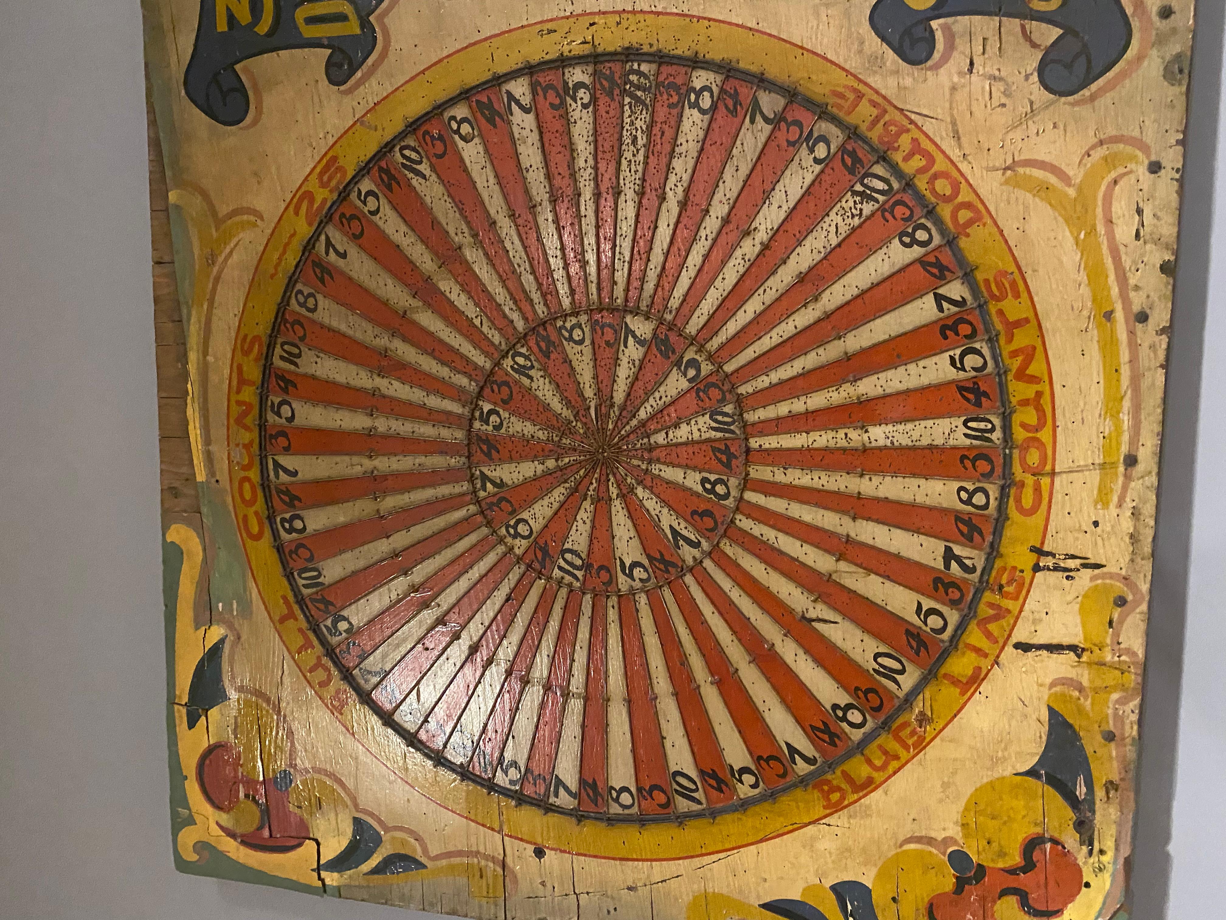 Ein seltenes monumentales Jahrmarkts-Doppelscheiben-Spielbrett mit der Aufschrift 