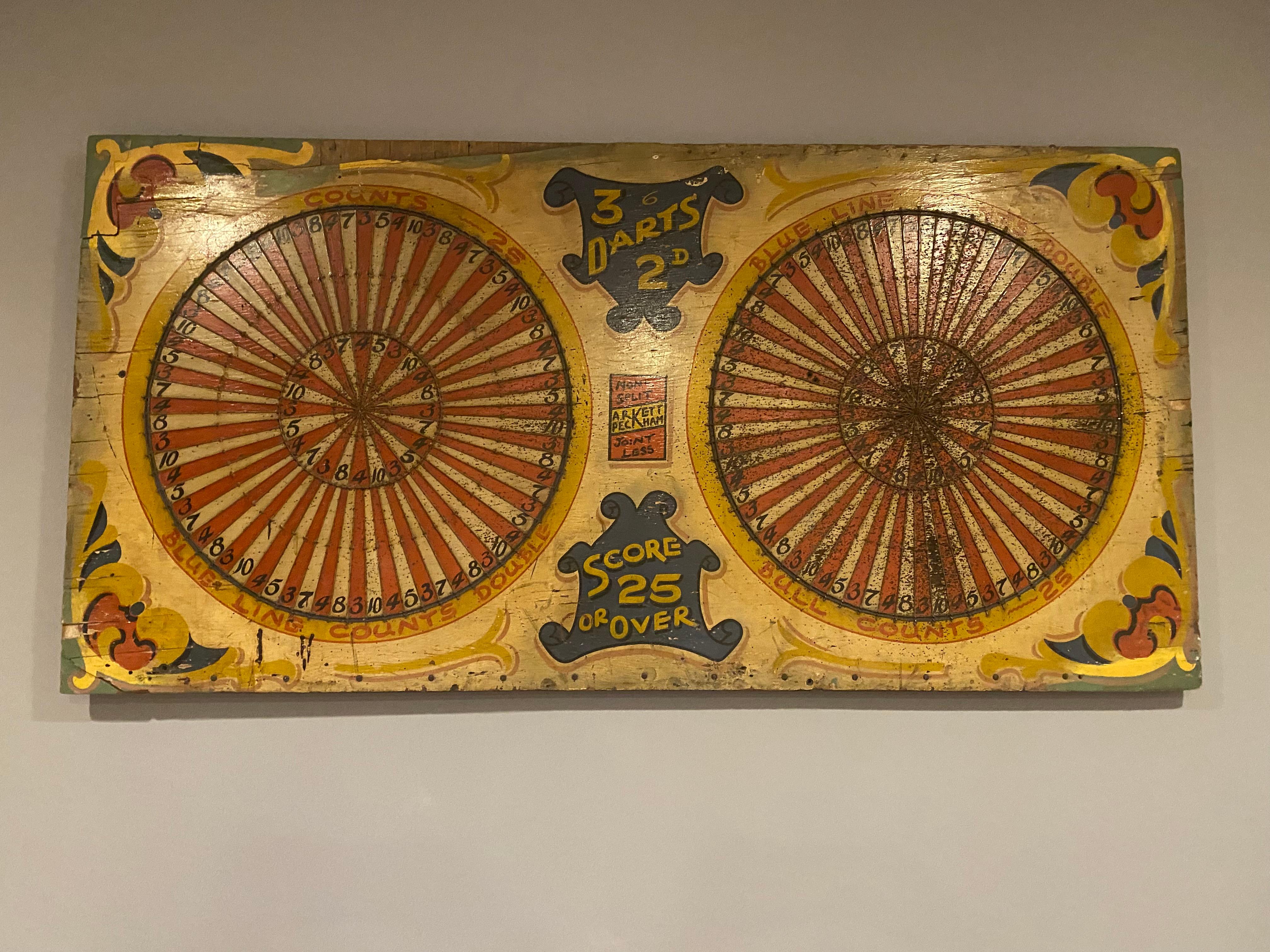 Monumentale antike Volkskunst Karneval Double Target Spielbrett (Holz) im Angebot