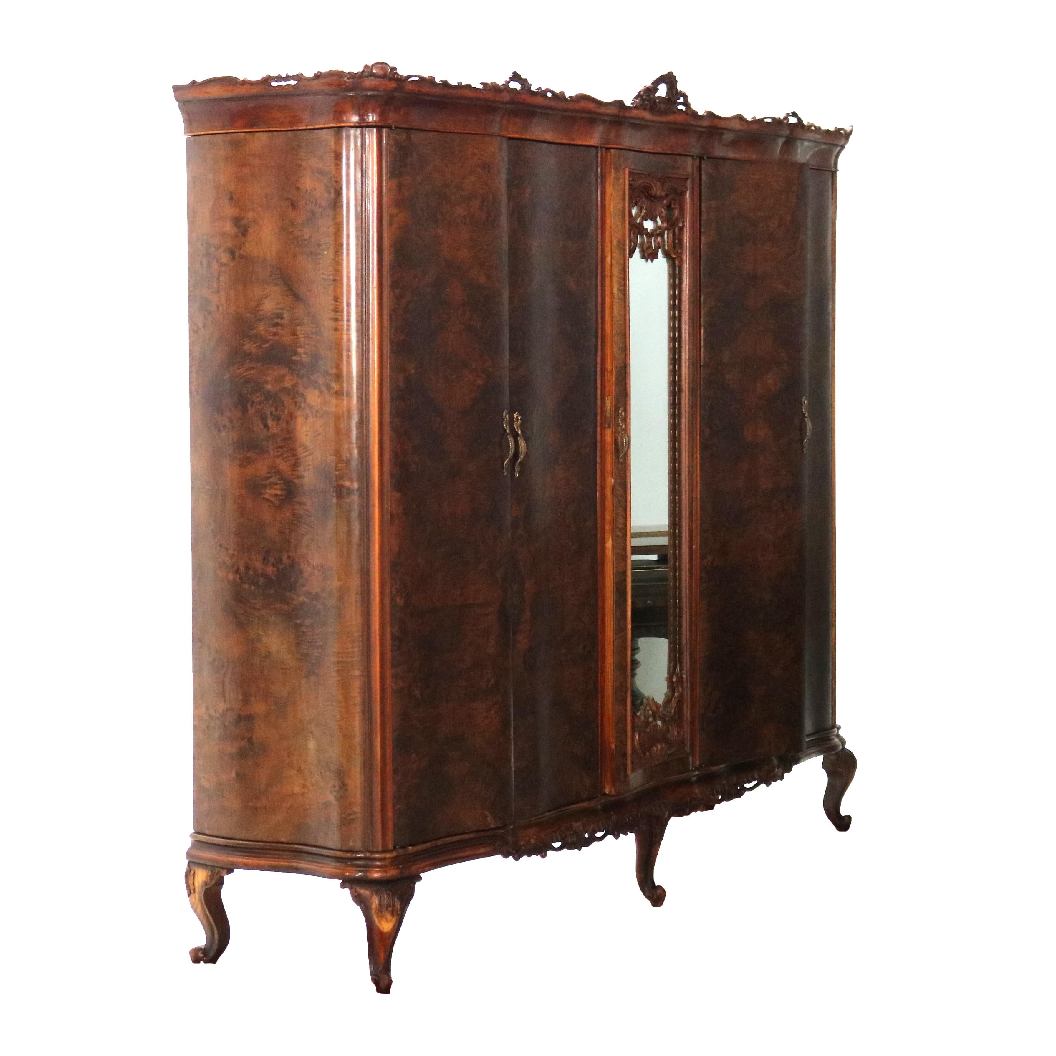 Monumental Armario Francés Antiguo de Caoba Tallada, Palisandro y Burl C1890 Tallado en venta