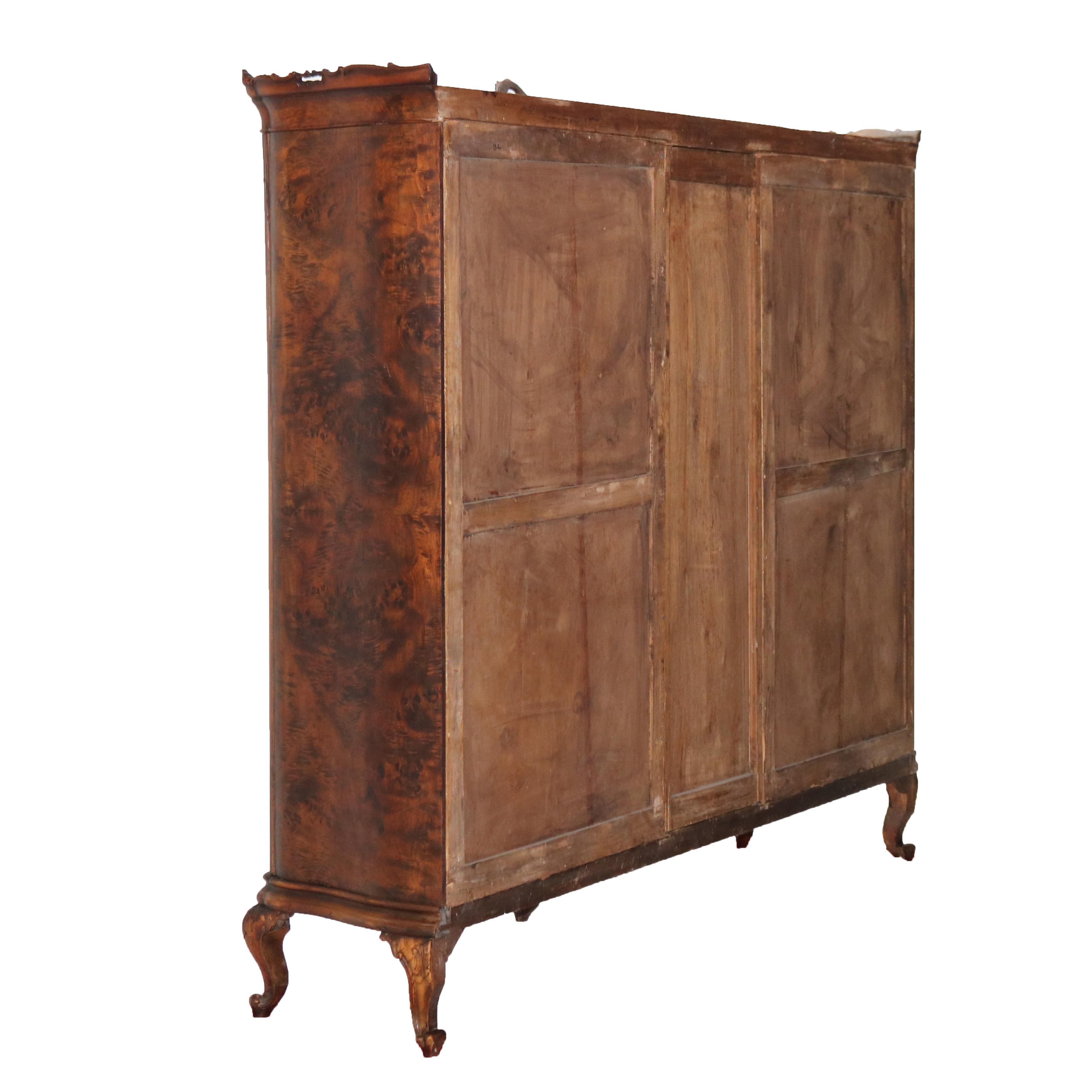 Monumental Armario Francés Antiguo de Caoba Tallada, Palisandro y Burl C1890 en Bueno estado para la venta en Big Flats, NY