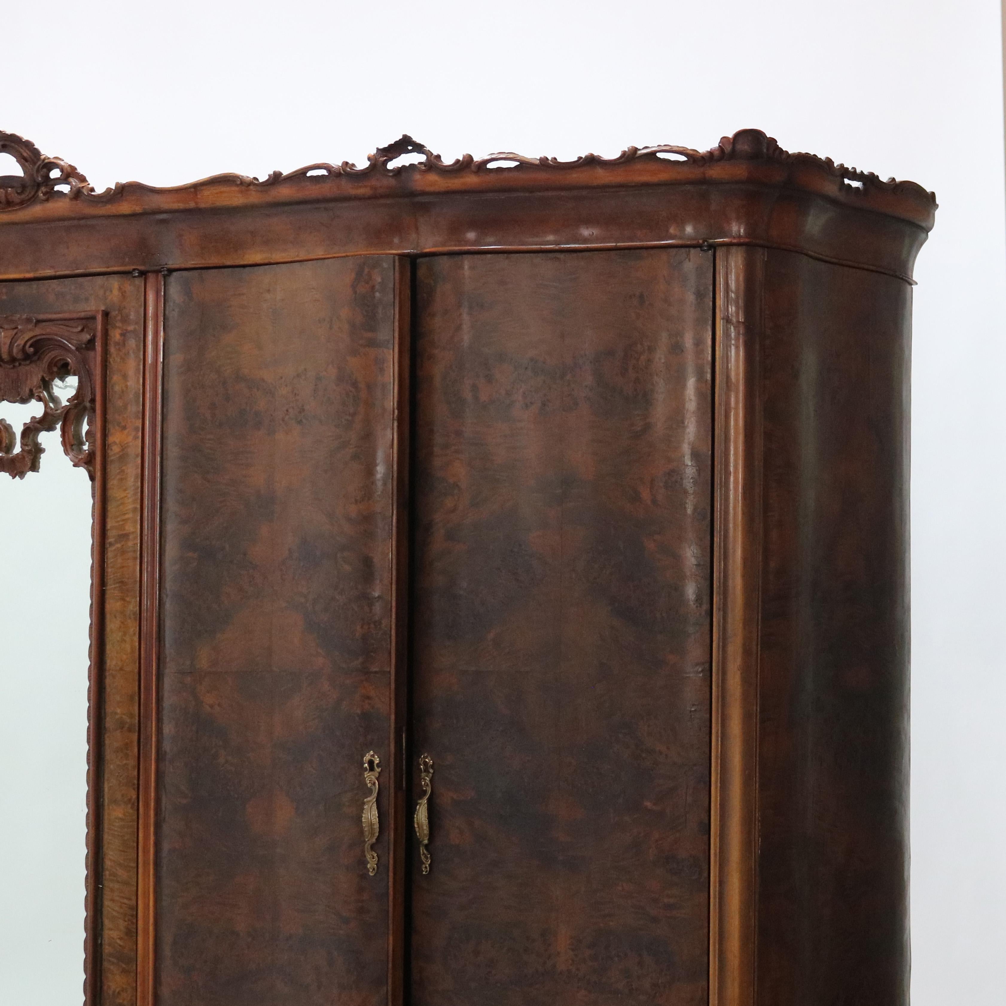 Monumental Armario Francés Antiguo de Caoba Tallada, Palisandro y Burl C1890 en venta 1