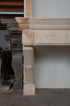 Monumental repisa de chimenea de piedra caliza Antique French Louis XIII - Gran escala