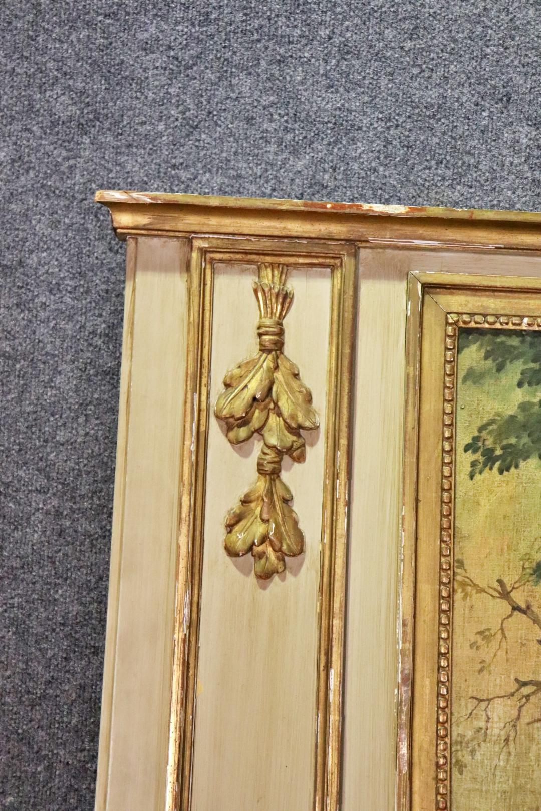 Monumentale Antike Französisch gemalt Trumeau Spiegel mit Courtship Scenery  (Frühes 20. Jahrhundert) im Angebot