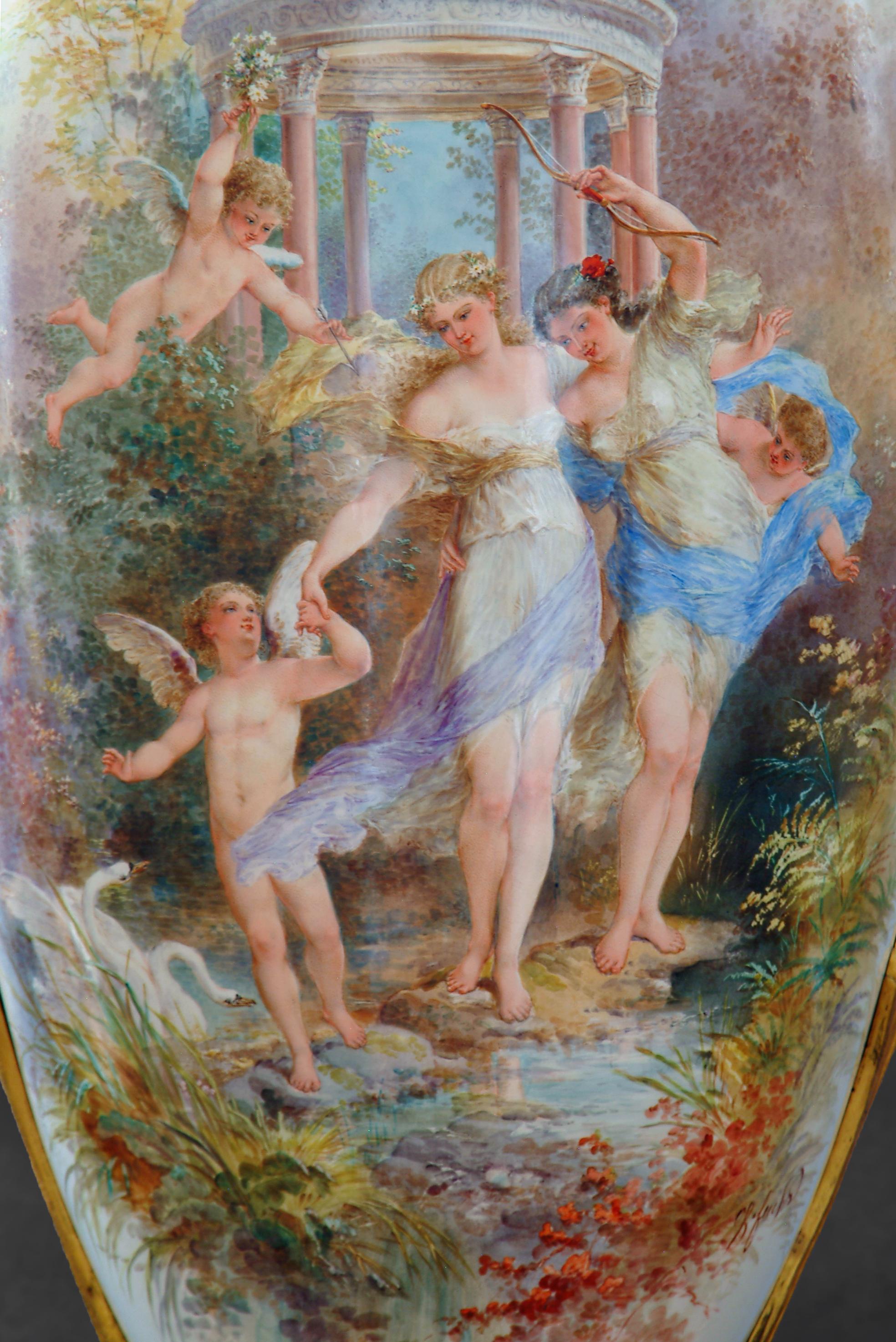 Urna monumentale in porcellana francese di Sevres del XIX secolo - alta 167 cm In condizioni ottime in vendita a Los Angeles, CA