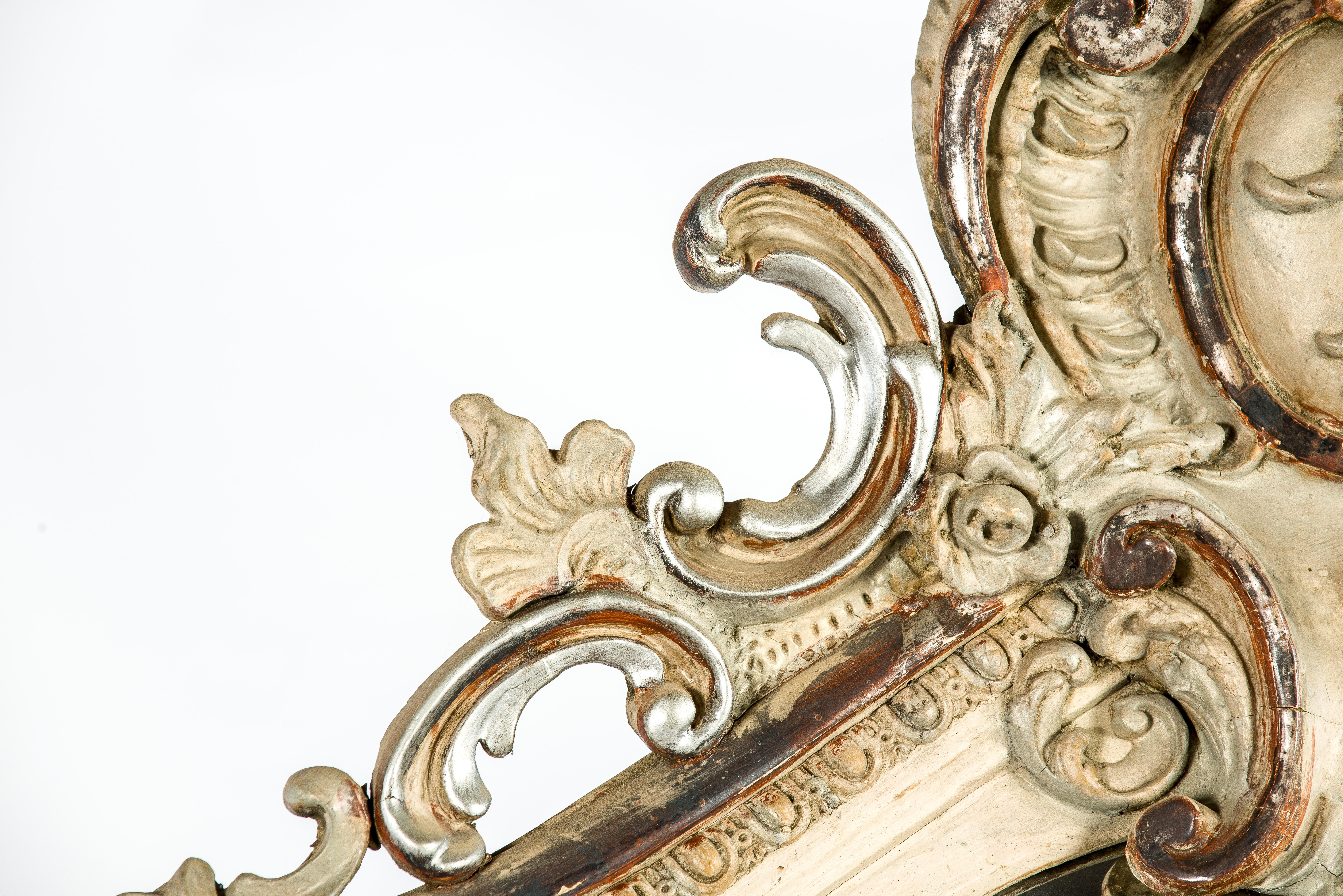 Monumentaler antiker französischer vergoldeter Blattsilber-Spiegel mit Konsolentisch im Angebot 3