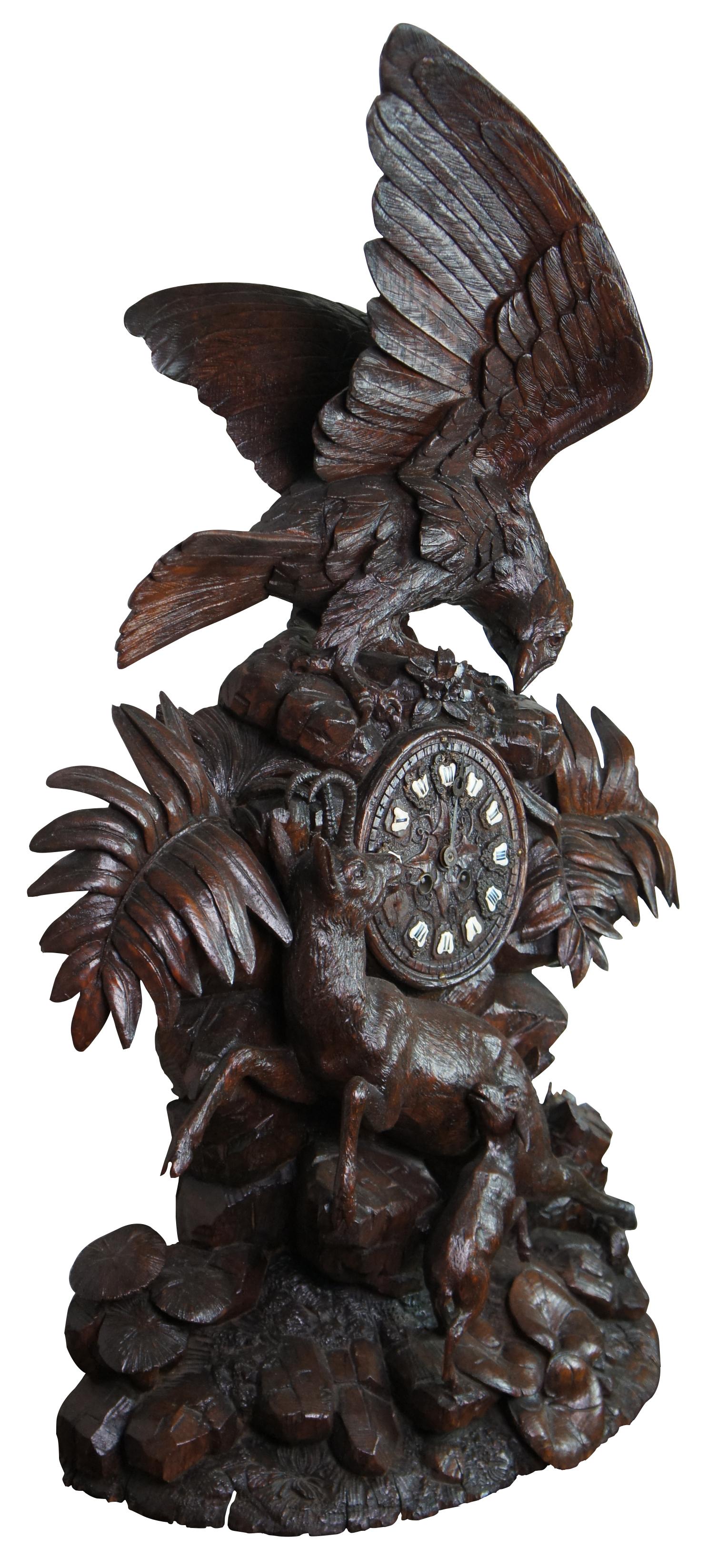 Forêt-Noire Monumentale horloge de chasse à cheminée ancienne allemande Black Forest Eagle Chamois en vente