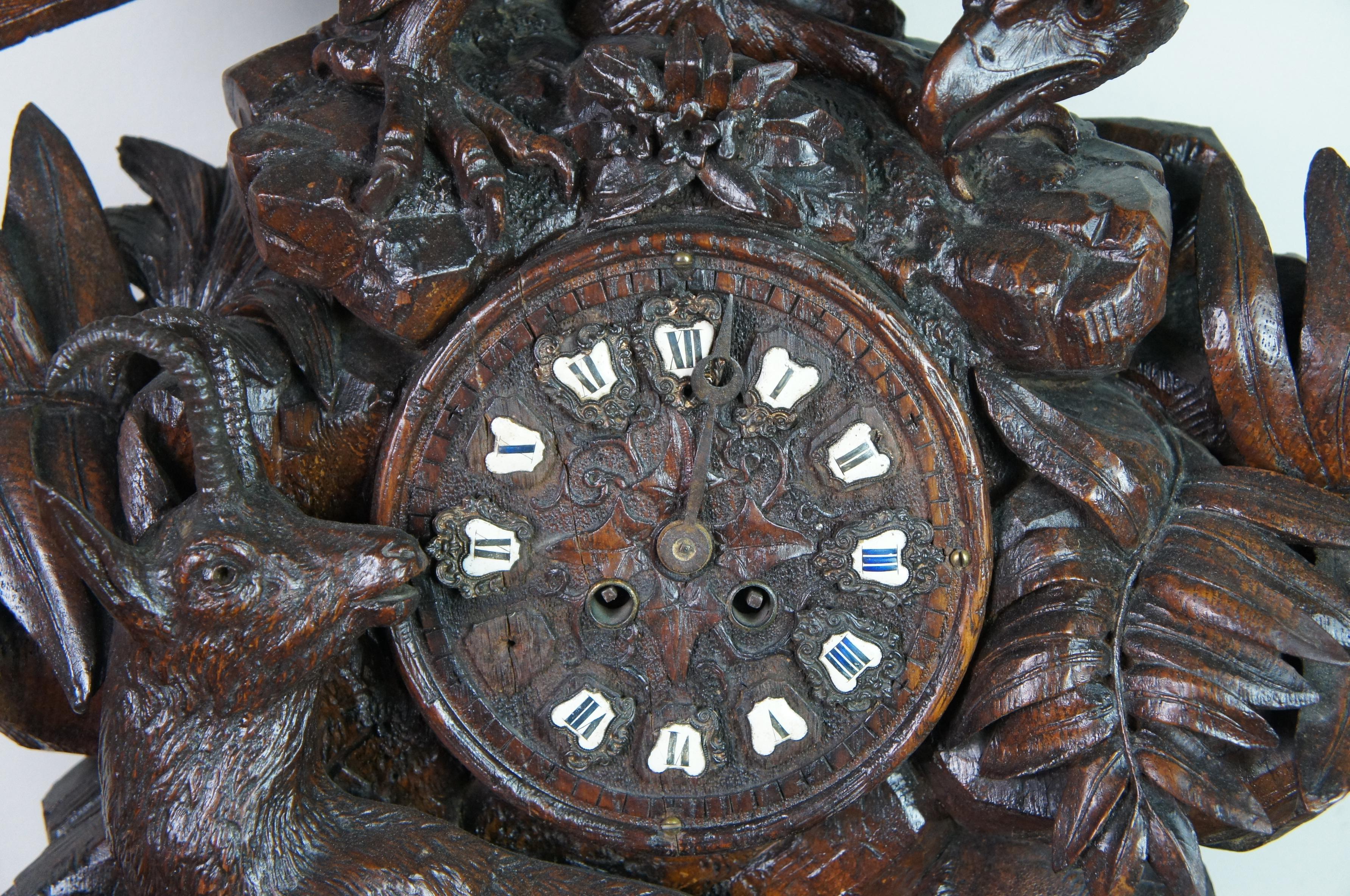 Monumentale horloge de chasse à cheminée ancienne allemande Black Forest Eagle Chamois Bon état - En vente à Dayton, OH