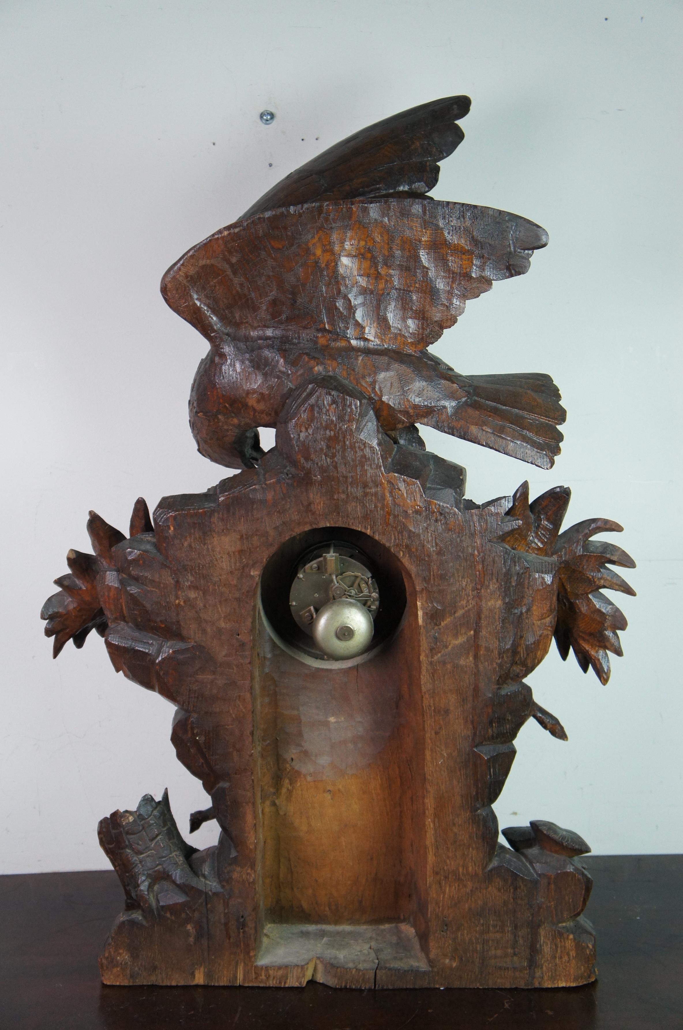 Monumentale horloge de chasse à cheminée ancienne allemande Black Forest Eagle Chamois en vente 2