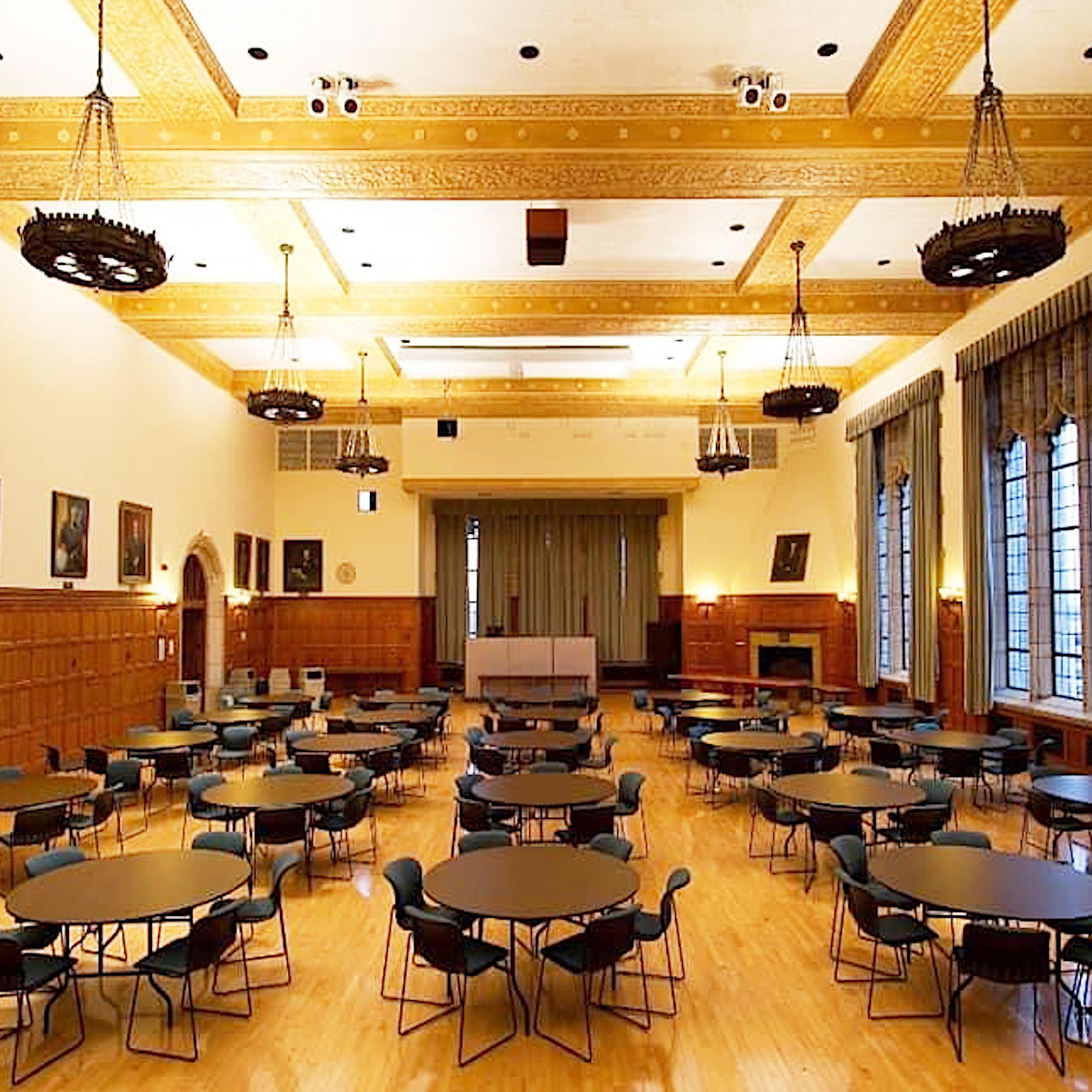 Lustre monumental en laiton et acier, de style gothique, médiéval et renaissance en vente 10