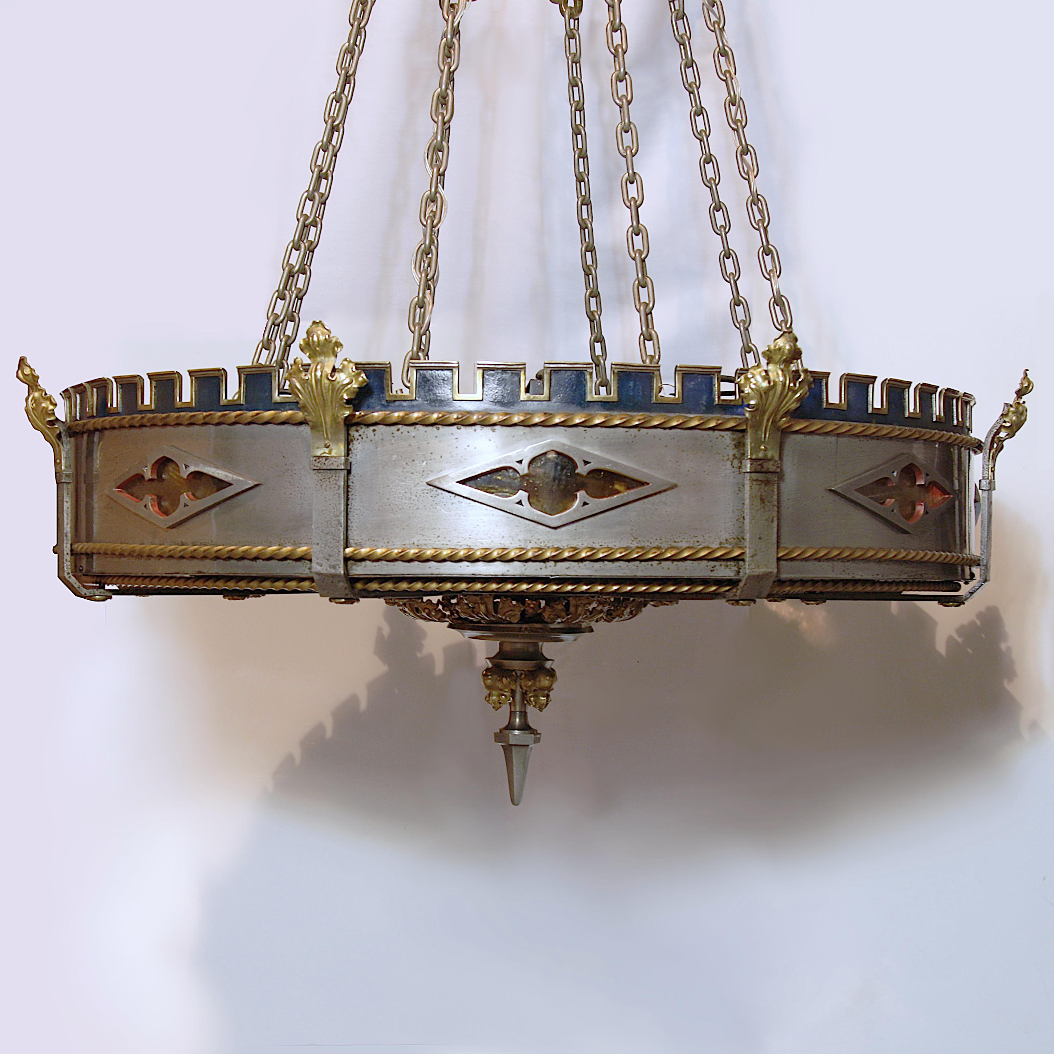 Néo-gothique Lustre monumental en laiton et acier, de style gothique, médiéval et renaissance en vente